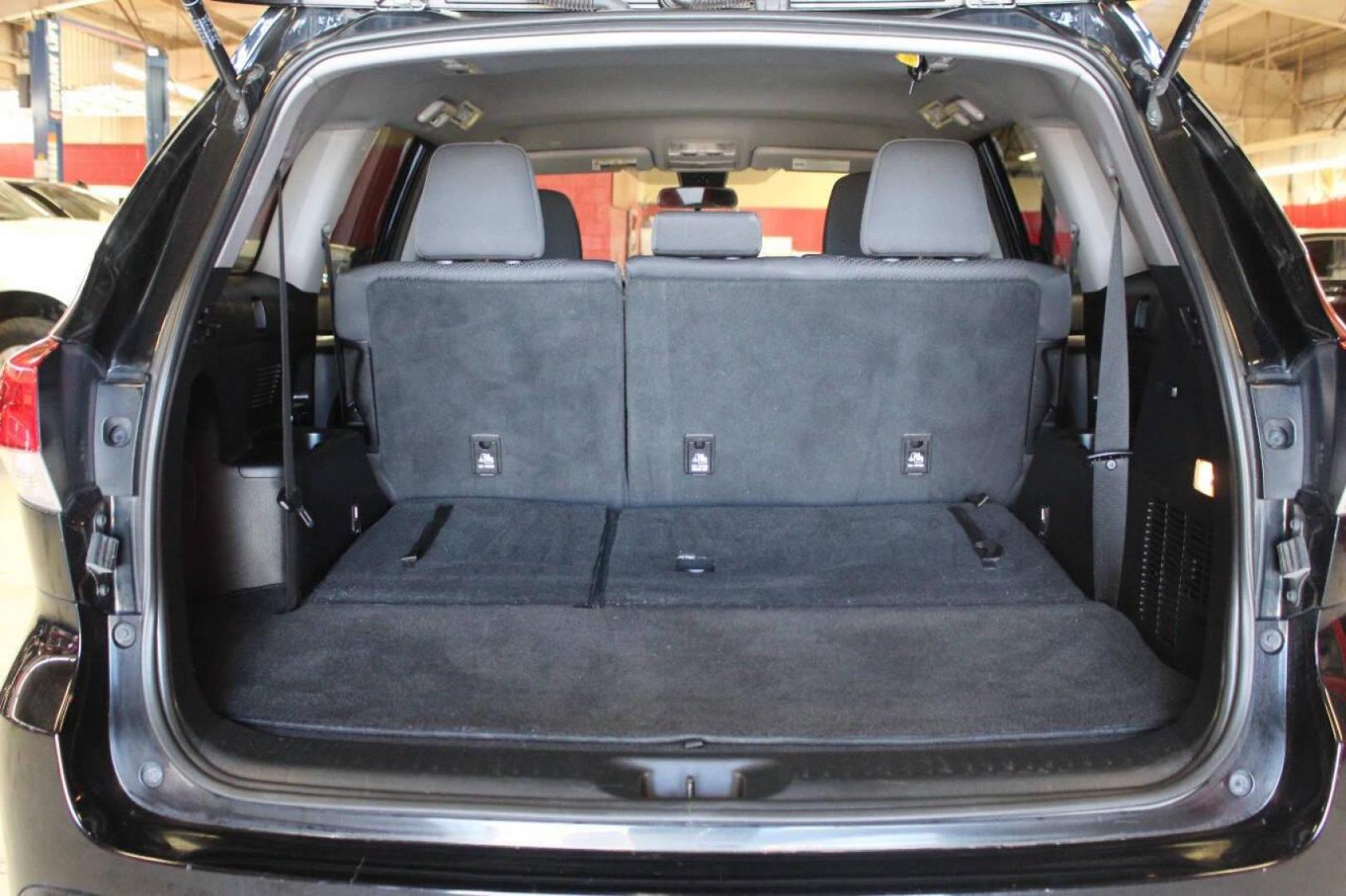 2019 Black Toyota Highlander LE FWD I4 (5TDZARFH8KS) with an 2.7L L4 DOHC 16V engine, 6A transmission, located at 4301 NW 39th , Oklahoma City, OK, 73112, (405) 949-5600, 35.512135, -97.598671 - NO DRIVERS LICENCE -NO FULL COVERAGE INSURANCE - NO CREDIT CHECK. COME ON OVER TO SUPERSPORTS, TAKE A LOOK AND TEST DRIVE. PLEASE GIVE US A CALL AT (405) 949-5600. NO LICENCIA DE CONDUCIR - NO SEGURO DE COBERTURA TOTAL - NO VERIFICACION DE CREDITO. VISITENOS EN SUPERSPORTS, MIRE NUESTRO - Photo#14