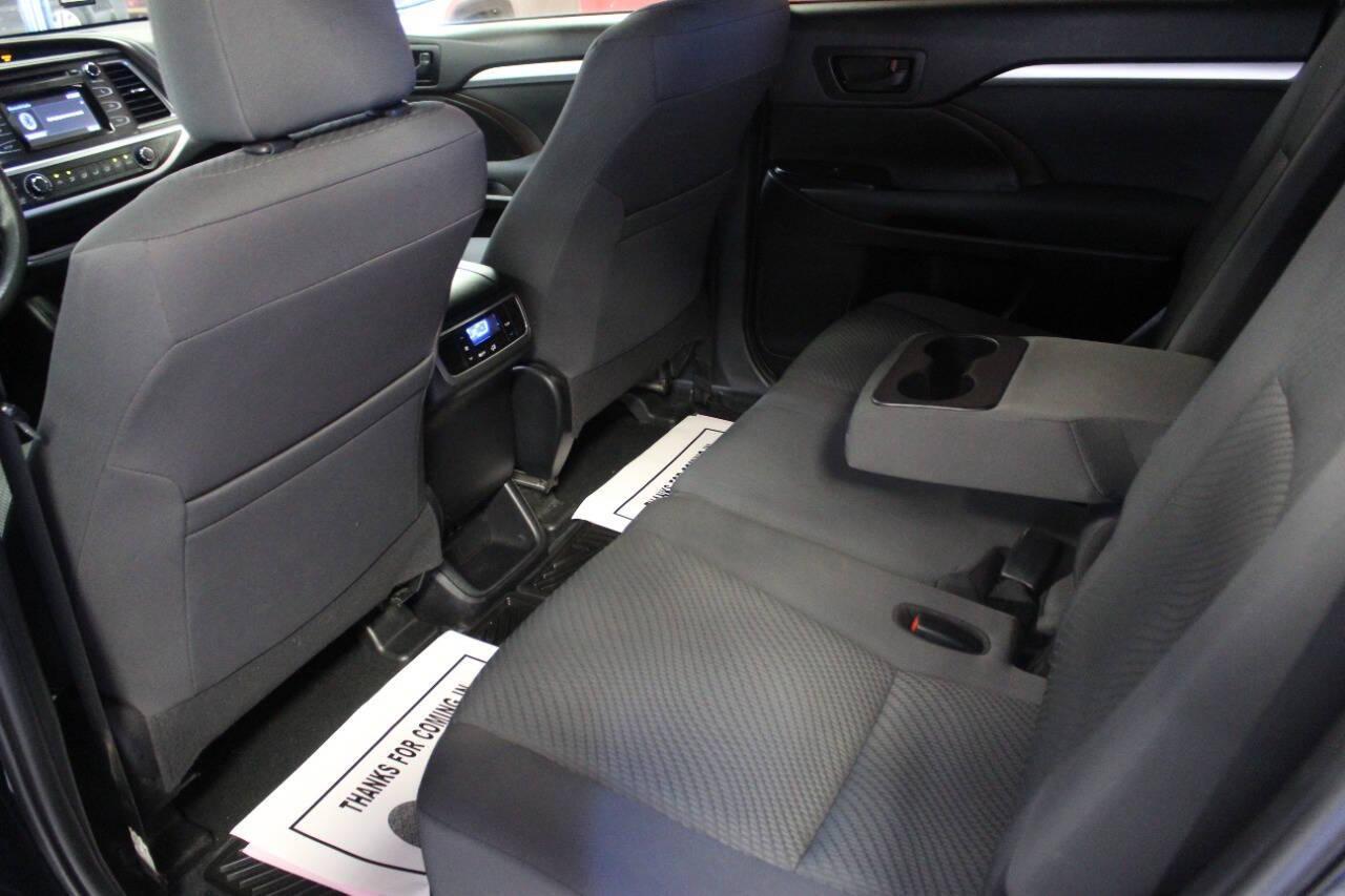 2019 Black Toyota Highlander LE FWD I4 (5TDZARFH8KS) with an 2.7L L4 DOHC 16V engine, 6A transmission, located at 4301 NW 39th , Oklahoma City, OK, 73112, (405) 949-5600, 35.512135, -97.598671 - NO DRIVERS LICENCE -NO FULL COVERAGE INSURANCE - NO CREDIT CHECK. COME ON OVER TO SUPERSPORTS, TAKE A LOOK AND TEST DRIVE. PLEASE GIVE US A CALL AT (405) 949-5600. NO LICENCIA DE CONDUCIR - NO SEGURO DE COBERTURA TOTAL - NO VERIFICACION DE CREDITO. VISITENOS EN SUPERSPORTS, MIRE NUESTRO - Photo#15
