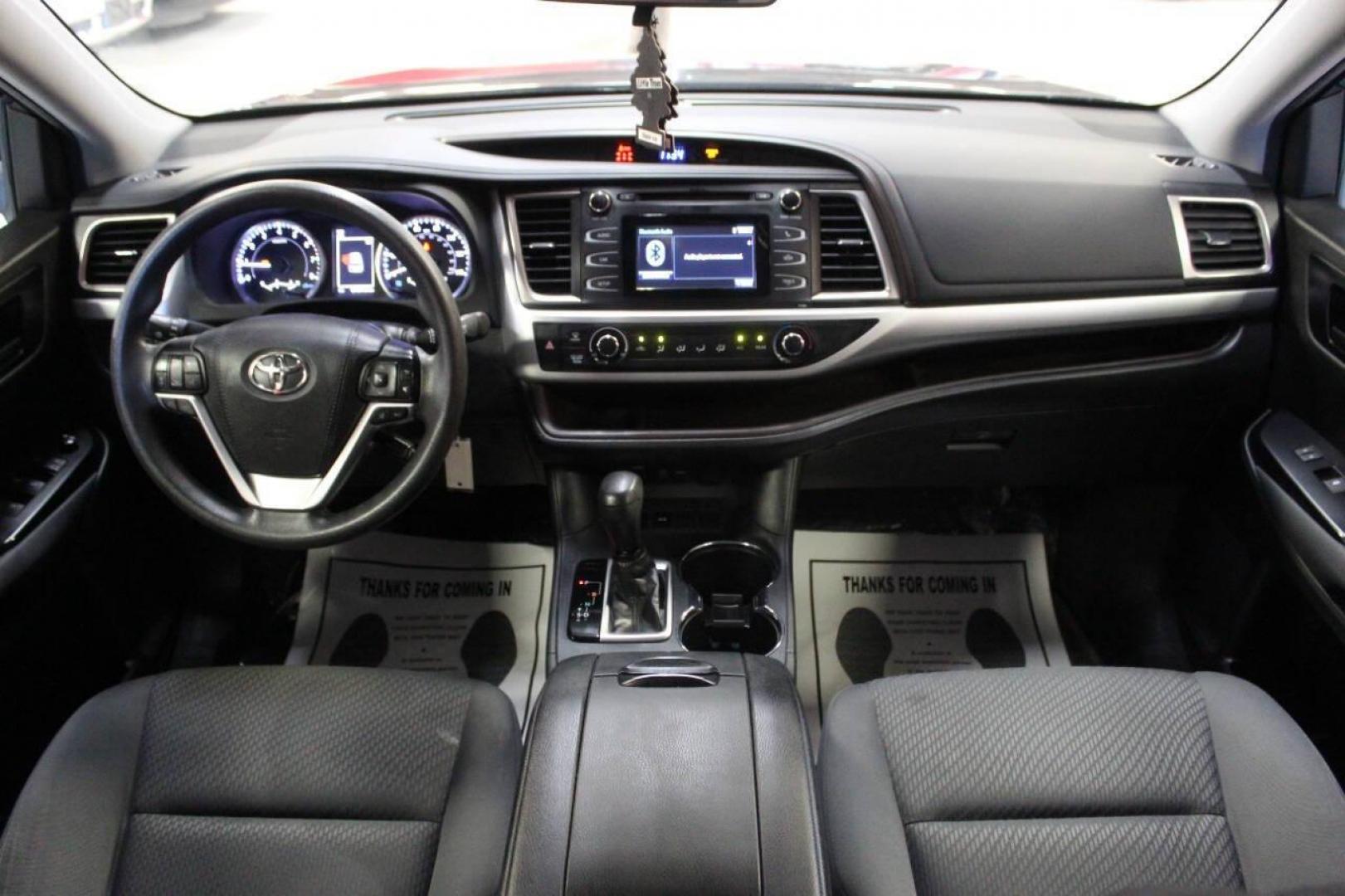 2019 Black Toyota Highlander LE FWD I4 (5TDZARFH8KS) with an 2.7L L4 DOHC 16V engine, 6A transmission, located at 4301 NW 39th , Oklahoma City, OK, 73112, (405) 949-5600, 35.512135, -97.598671 - NO DRIVERS LICENCE -NO FULL COVERAGE INSURANCE - NO CREDIT CHECK. COME ON OVER TO SUPERSPORTS, TAKE A LOOK AND TEST DRIVE. PLEASE GIVE US A CALL AT (405) 949-5600. NO LICENCIA DE CONDUCIR - NO SEGURO DE COBERTURA TOTAL - NO VERIFICACION DE CREDITO. VISITENOS EN SUPERSPORTS, MIRE NUESTRO - Photo#19