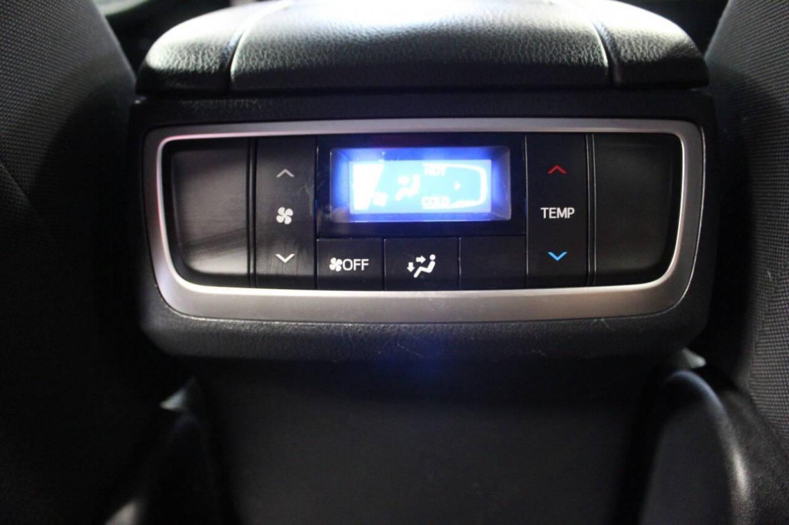 2019 Black Toyota Highlander LE FWD I4 (5TDZARFH8KS) with an 2.7L L4 DOHC 16V engine, 6A transmission, located at 4301 NW 39th , Oklahoma City, OK, 73112, (405) 949-5600, 35.512135, -97.598671 - NO DRIVERS LICENCE -NO FULL COVERAGE INSURANCE - NO CREDIT CHECK. COME ON OVER TO SUPERSPORTS, TAKE A LOOK AND TEST DRIVE. PLEASE GIVE US A CALL AT (405) 949-5600. NO LICENCIA DE CONDUCIR - NO SEGURO DE COBERTURA TOTAL - NO VERIFICACION DE CREDITO. VISITENOS EN SUPERSPORTS, MIRE NUESTRO - Photo#20