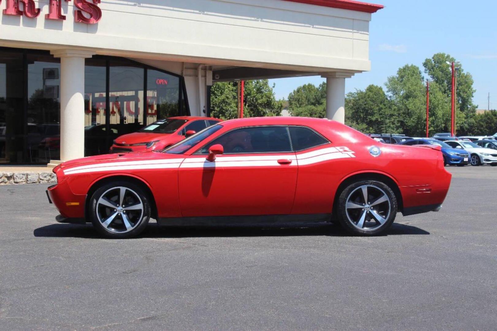 2014 Red Dodge Challenger R/T (2C3CDYBT1EH) with an 5.7L V8 OHV 16V engine, Automatic 5-Speed transmission, located at 4301 NW 39th , Oklahoma City, OK, 73112, (405) 949-5600, 35.512135, -97.598671 - NO DRIVERS LICENCE NO-FULL COVERAGE INSURANCE-NO CREDIT CHECK. COME ON OVER TO SUPERSPORTS AND TAKE A LOOK AND TEST DRIVE. PLEASE GIVE US A CALL AT (405) 949-5600. NO LICENSIA DE MANEJAR- NO SEGURO DE COBERTURA TOTAL- NO VERIFICACCION DE CREDITO. POR FAVOR VENGAN A SUPERSPORTS, ECHE UN - Photo#6