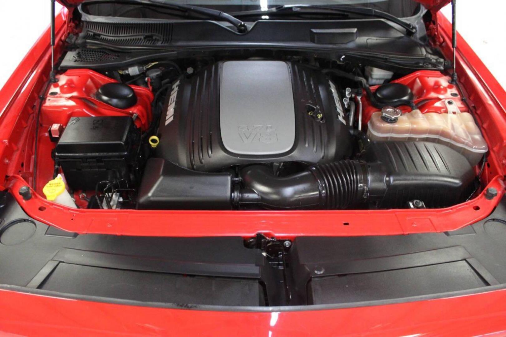 2014 Red Dodge Challenger R/T (2C3CDYBT1EH) with an 5.7L V8 OHV 16V engine, Automatic 5-Speed transmission, located at 4301 NW 39th , Oklahoma City, OK, 73112, (405) 949-5600, 35.512135, -97.598671 - NO DRIVERS LICENCE NO-FULL COVERAGE INSURANCE-NO CREDIT CHECK. COME ON OVER TO SUPERSPORTS AND TAKE A LOOK AND TEST DRIVE. PLEASE GIVE US A CALL AT (405) 949-5600. NO LICENSIA DE MANEJAR- NO SEGURO DE COBERTURA TOTAL- NO VERIFICACCION DE CREDITO. POR FAVOR VENGAN A SUPERSPORTS, ECHE UN - Photo#8