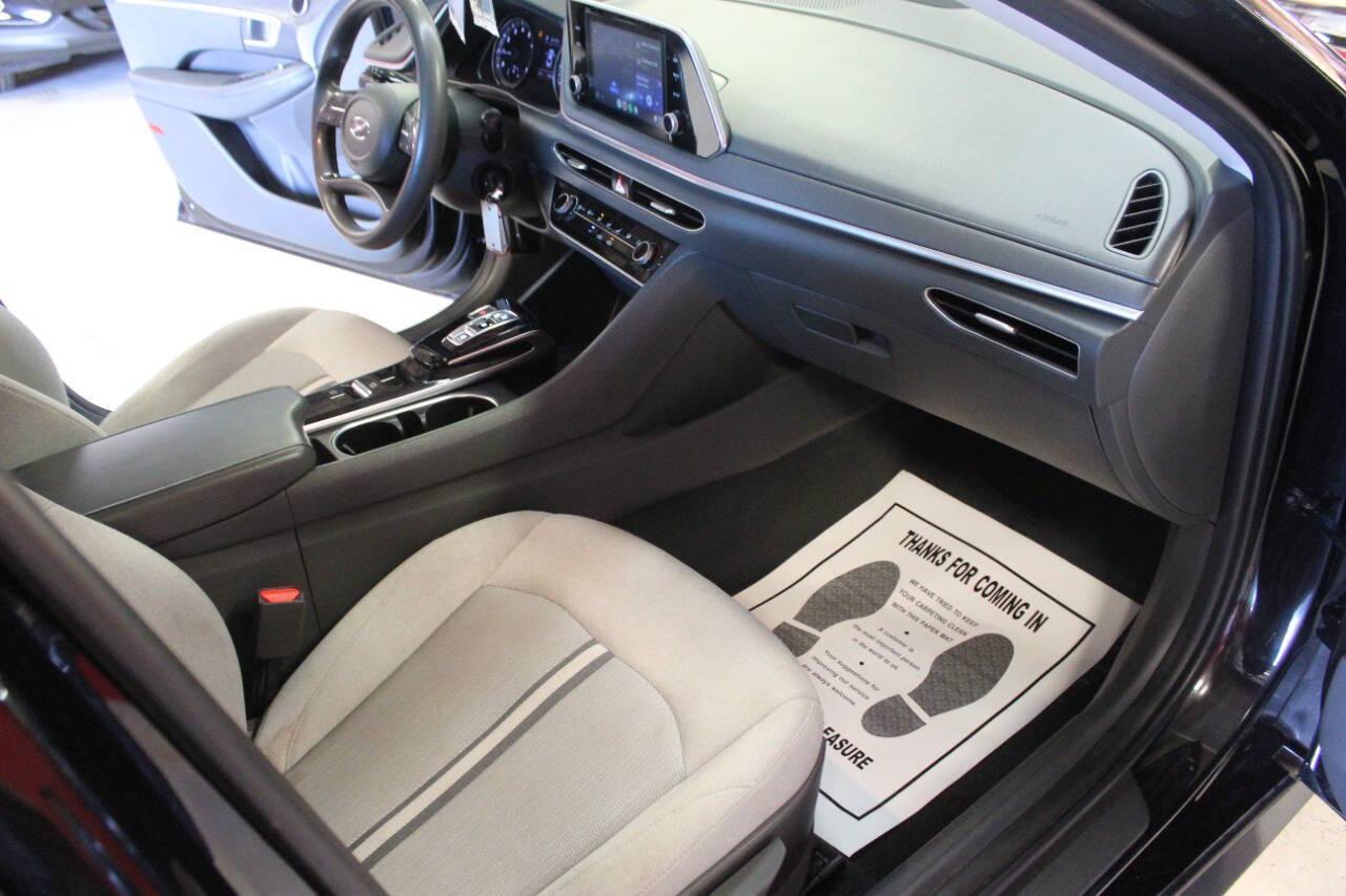 2021 Black Hyundai Sonata SE (5NPEG4JA9MH) with an 2.5L I4 2.5L I4 engine, Automatic 8-Speed transmission, located at 4301 NW 39th , Oklahoma City, OK, 73112, (405) 949-5600, 35.512135, -97.598671 - NO DRIVERS LICENCE NO-FULL COVERAGE INSURANCE-NO CREDIT CHECK. COME ON OVER TO SUPERSPORTS AND TAKE A LOOK AND TEST DRIVE. PLEASE GIVE US A CALL AT (405) 949-5600. NO LICENSIA DE MANEJAR- NO SEGURO DE COBERTURA TOTAL- NO VERIFICACCION DE CREDITO. POR FAVOR VENGAN A SUPERSPORTS, ECHE UN - Photo#8
