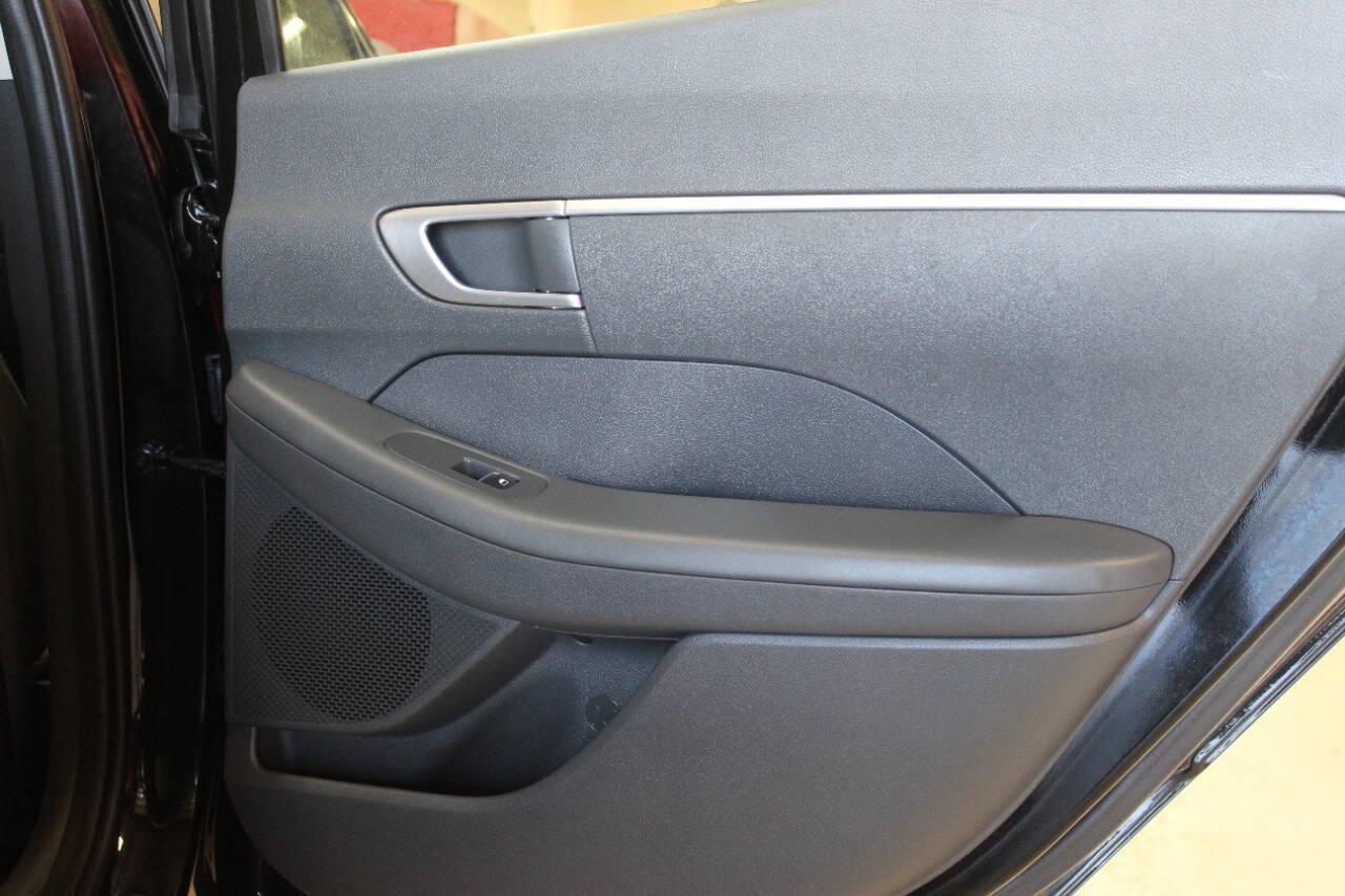2021 Black Hyundai Sonata SE (5NPEG4JA9MH) with an 2.5L I4 2.5L I4 engine, Automatic 8-Speed transmission, located at 4301 NW 39th , Oklahoma City, OK, 73112, (405) 949-5600, 35.512135, -97.598671 - NO DRIVERS LICENCE NO-FULL COVERAGE INSURANCE-NO CREDIT CHECK. COME ON OVER TO SUPERSPORTS AND TAKE A LOOK AND TEST DRIVE. PLEASE GIVE US A CALL AT (405) 949-5600. NO LICENSIA DE MANEJAR- NO SEGURO DE COBERTURA TOTAL- NO VERIFICACCION DE CREDITO. POR FAVOR VENGAN A SUPERSPORTS, ECHE UN - Photo#11