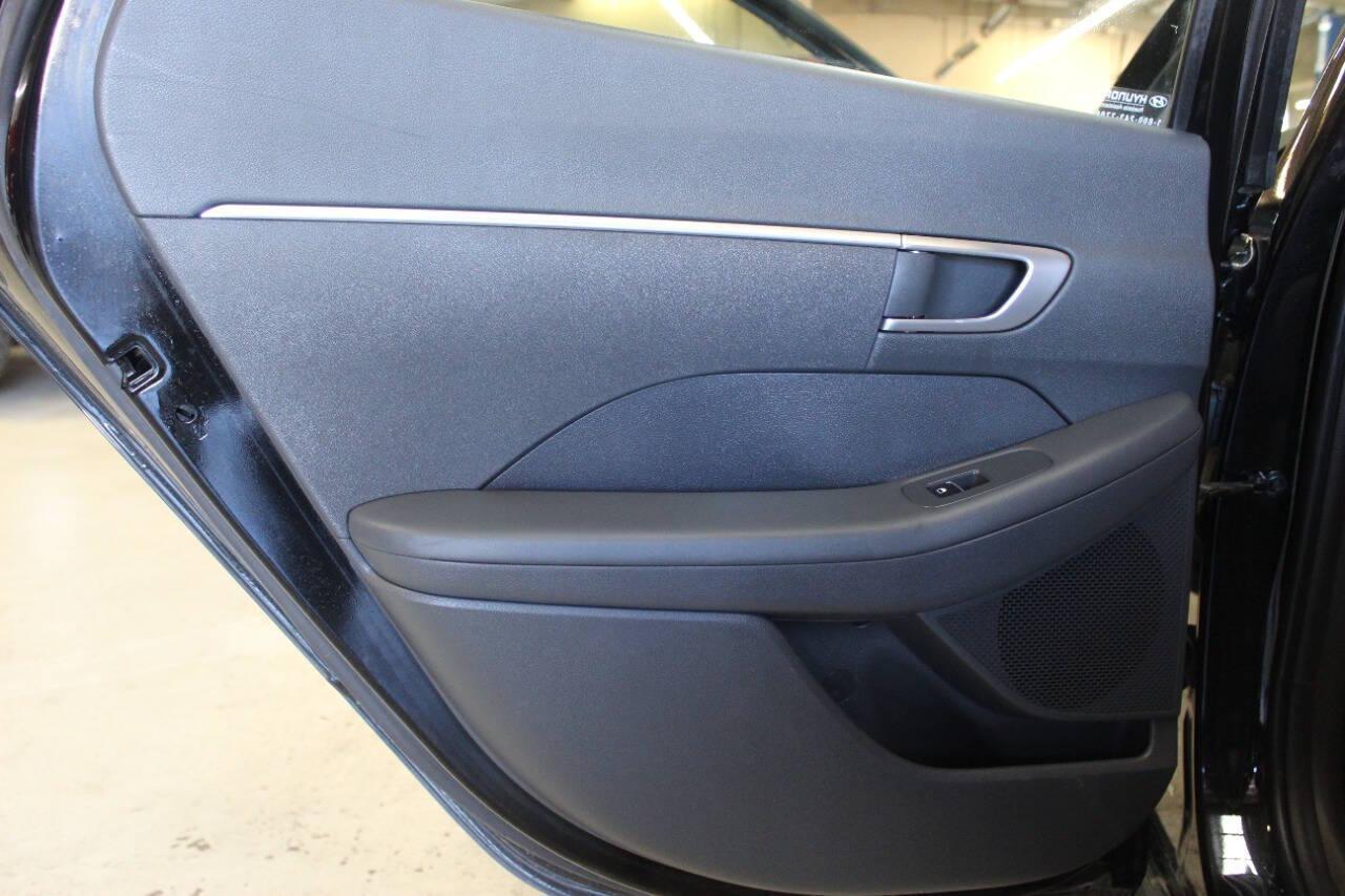 2021 Black Hyundai Sonata SE (5NPEG4JA9MH) with an 2.5L I4 2.5L I4 engine, Automatic 8-Speed transmission, located at 4301 NW 39th , Oklahoma City, OK, 73112, (405) 949-5600, 35.512135, -97.598671 - NO DRIVERS LICENCE NO-FULL COVERAGE INSURANCE-NO CREDIT CHECK. COME ON OVER TO SUPERSPORTS AND TAKE A LOOK AND TEST DRIVE. PLEASE GIVE US A CALL AT (405) 949-5600. NO LICENSIA DE MANEJAR- NO SEGURO DE COBERTURA TOTAL- NO VERIFICACCION DE CREDITO. POR FAVOR VENGAN A SUPERSPORTS, ECHE UN - Photo#14