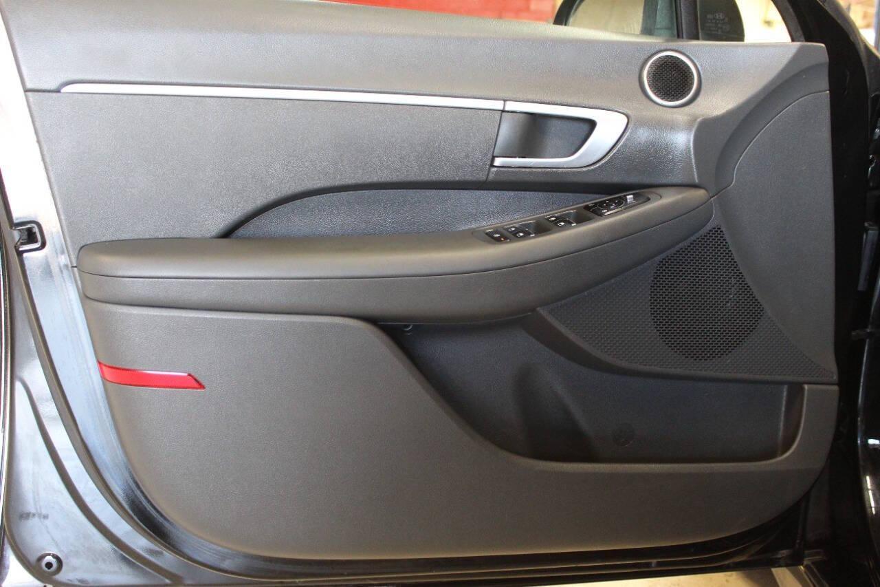 2021 Black Hyundai Sonata SE (5NPEG4JA9MH) with an 2.5L I4 2.5L I4 engine, Automatic 8-Speed transmission, located at 4301 NW 39th , Oklahoma City, OK, 73112, (405) 949-5600, 35.512135, -97.598671 - NO DRIVERS LICENCE NO-FULL COVERAGE INSURANCE-NO CREDIT CHECK. COME ON OVER TO SUPERSPORTS AND TAKE A LOOK AND TEST DRIVE. PLEASE GIVE US A CALL AT (405) 949-5600. NO LICENSIA DE MANEJAR- NO SEGURO DE COBERTURA TOTAL- NO VERIFICACCION DE CREDITO. POR FAVOR VENGAN A SUPERSPORTS, ECHE UN - Photo#16