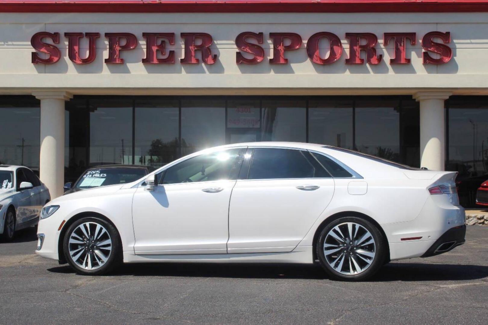 2020 White Lincoln MKZ Reserve II (3LN6L5E98LR) with an 2.0L L4 DOHC 16V engine, 6A transmission, located at 4301 NW 39th , Oklahoma City, OK, 73112, (405) 949-5600, 35.512135, -97.598671 - NO DRIVERS LICENCE NO-FULL COVERAGE INSURANCE-NO CREDIT CHECK. COME ON OVER TO SUPERSPORTS AND TAKE A LOOK AND TEST DRIVE. PLEASE GIVE US A CALL AT (405) 949-5600. NO LICENSIA DE MANEJAR- NO SEGURO DE COBERTURA TOTAL- NO VERIFICACCION DE CREDITO. POR FAVOR VENGAN A SUPERSPORTS, ECHE UN - Photo#5