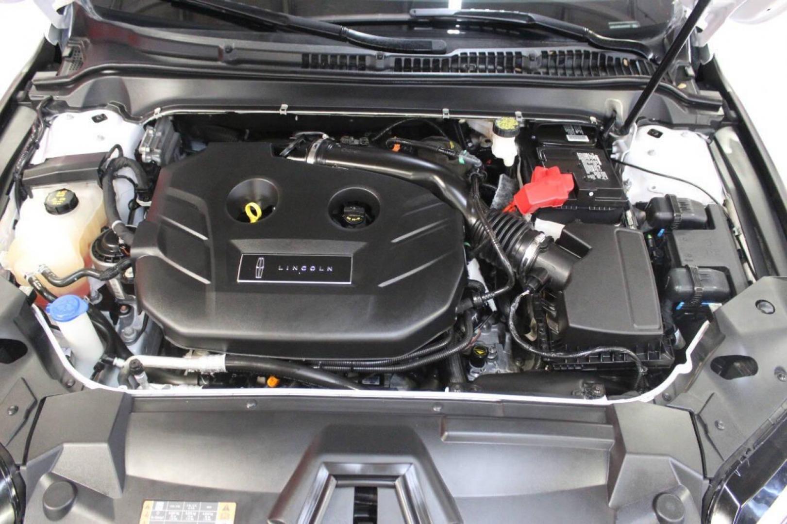 2020 White Lincoln MKZ Reserve II (3LN6L5E98LR) with an 2.0L L4 DOHC 16V engine, 6A transmission, located at 4301 NW 39th , Oklahoma City, OK, 73112, (405) 949-5600, 35.512135, -97.598671 - NO DRIVERS LICENCE NO-FULL COVERAGE INSURANCE-NO CREDIT CHECK. COME ON OVER TO SUPERSPORTS AND TAKE A LOOK AND TEST DRIVE. PLEASE GIVE US A CALL AT (405) 949-5600. NO LICENSIA DE MANEJAR- NO SEGURO DE COBERTURA TOTAL- NO VERIFICACCION DE CREDITO. POR FAVOR VENGAN A SUPERSPORTS, ECHE UN - Photo#8
