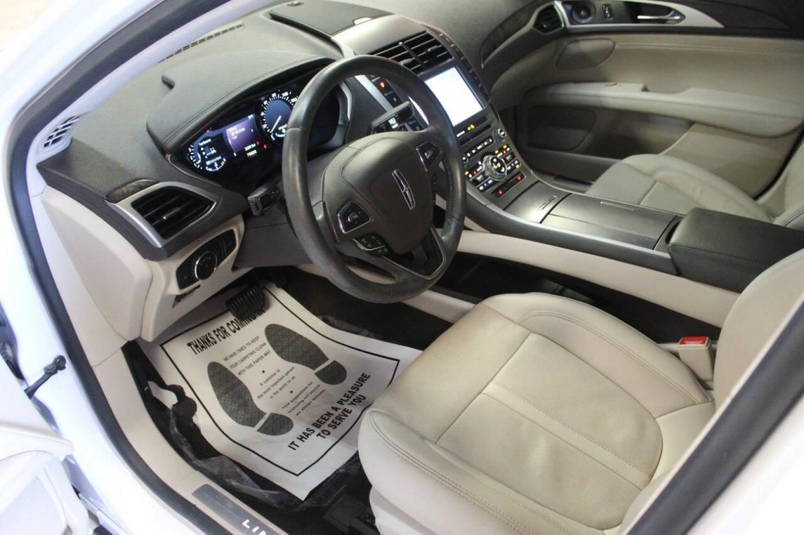 2020 White Lincoln MKZ Reserve II (3LN6L5E98LR) with an 2.0L L4 DOHC 16V engine, 6A transmission, located at 4301 NW 39th , Oklahoma City, OK, 73112, (405) 949-5600, 35.512135, -97.598671 - NO DRIVERS LICENCE NO-FULL COVERAGE INSURANCE-NO CREDIT CHECK. COME ON OVER TO SUPERSPORTS AND TAKE A LOOK AND TEST DRIVE. PLEASE GIVE US A CALL AT (405) 949-5600. NO LICENSIA DE MANEJAR- NO SEGURO DE COBERTURA TOTAL- NO VERIFICACCION DE CREDITO. POR FAVOR VENGAN A SUPERSPORTS, ECHE UN - Photo#16