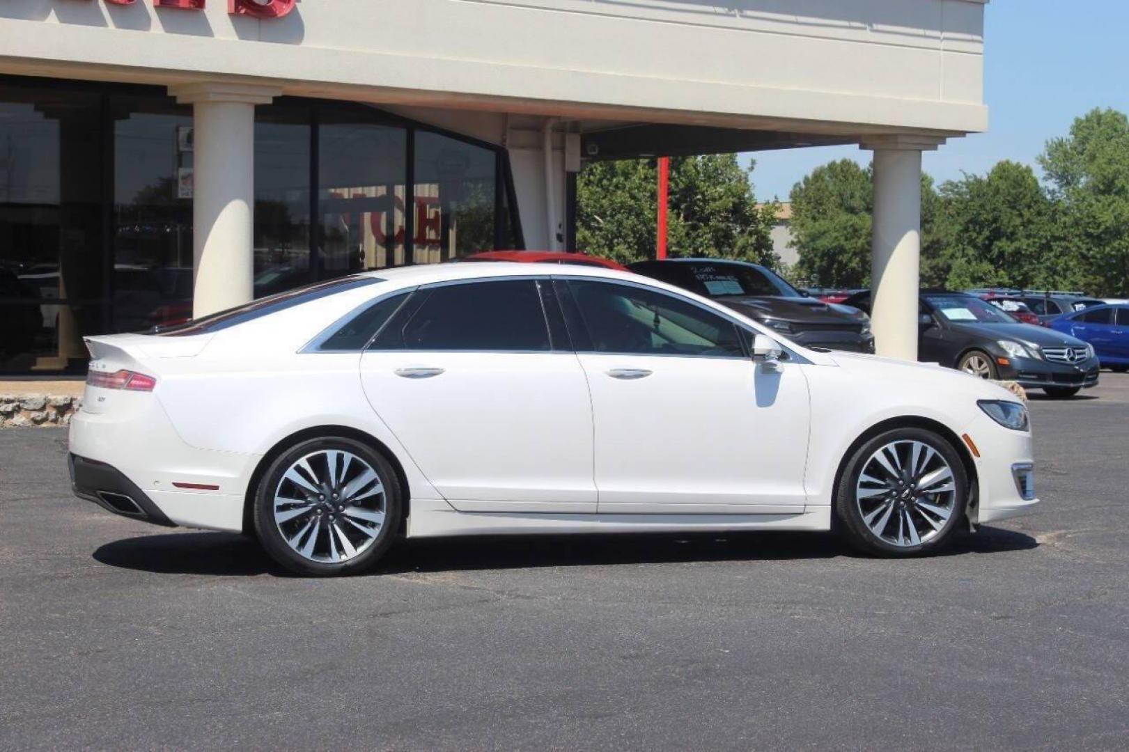 2020 White Lincoln MKZ Reserve II (3LN6L5E98LR) with an 2.0L L4 DOHC 16V engine, 6A transmission, located at 4301 NW 39th , Oklahoma City, OK, 73112, (405) 949-5600, 35.512135, -97.598671 - NO DRIVERS LICENCE NO-FULL COVERAGE INSURANCE-NO CREDIT CHECK. COME ON OVER TO SUPERSPORTS AND TAKE A LOOK AND TEST DRIVE. PLEASE GIVE US A CALL AT (405) 949-5600. NO LICENSIA DE MANEJAR- NO SEGURO DE COBERTURA TOTAL- NO VERIFICACCION DE CREDITO. POR FAVOR VENGAN A SUPERSPORTS, ECHE UN - Photo#3