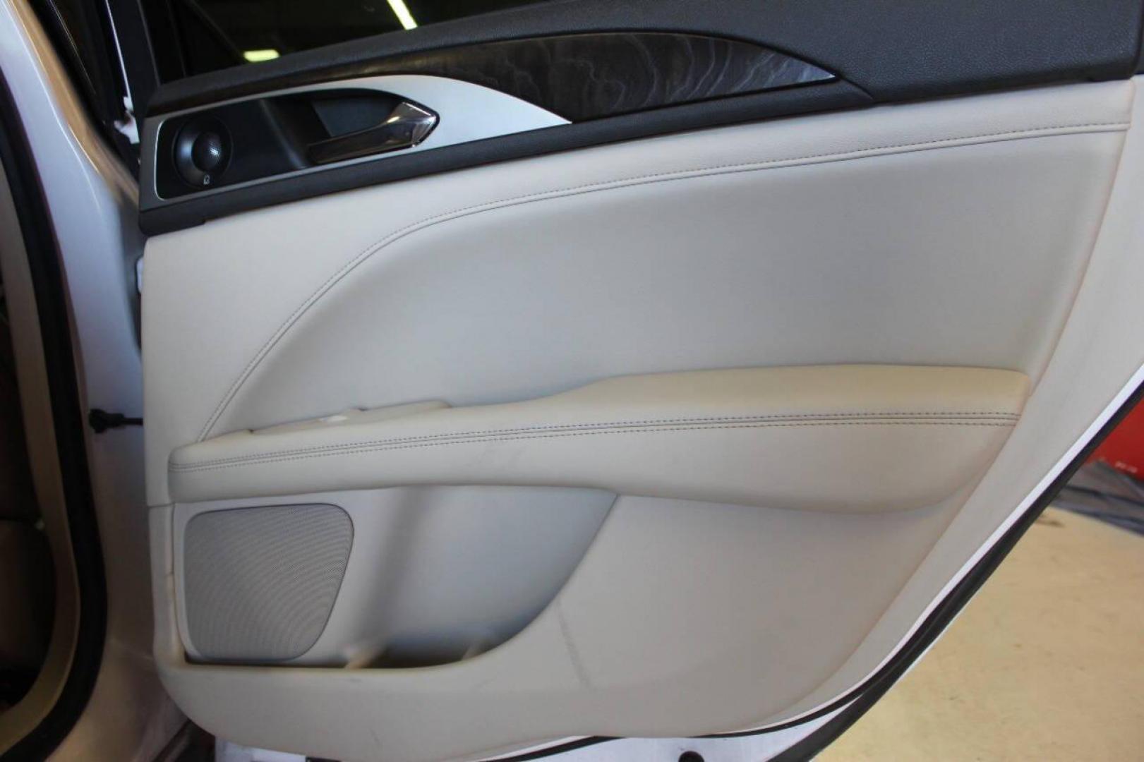 2020 White Lincoln MKZ Reserve II (3LN6L5E98LR) with an 2.0L L4 DOHC 16V engine, 6A transmission, located at 4301 NW 39th , Oklahoma City, OK, 73112, (405) 949-5600, 35.512135, -97.598671 - NO DRIVERS LICENCE NO-FULL COVERAGE INSURANCE-NO CREDIT CHECK. COME ON OVER TO SUPERSPORTS AND TAKE A LOOK AND TEST DRIVE. PLEASE GIVE US A CALL AT (405) 949-5600. NO LICENSIA DE MANEJAR- NO SEGURO DE COBERTURA TOTAL- NO VERIFICACCION DE CREDITO. POR FAVOR VENGAN A SUPERSPORTS, ECHE UN - Photo#10