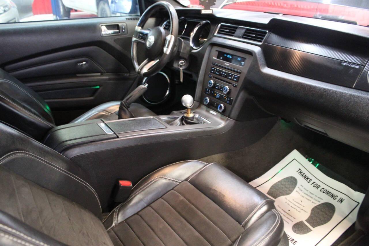 2013 Black Ford Mustang GT Coupe (1ZVBP8CF1D5) with an 5.0L V8 5.0L V8 engine, Manual 6-Speed transmission, located at 4301 NW 39th , Oklahoma City, OK, 73112, (405) 949-5600, 35.512135, -97.598671 - NO DRIVERS LICENCE NO-FULL COVERAGE INSURANCE-NO CREDIT CHECK. COME ON OVER TO SUPERSPORTS AND TAKE A LOOK AND TEST DRIVE. PLEASE GIVE US A CALL AT (405) 949-5600. NO LICENSIA DE MANEJAR- NO SEGURO DE COBERTURA TOTAL- NO VERIFICACCION DE CREDITO. POR FAVOR VENGAN A SUPERSPORTS, ECHE UN - Photo#8