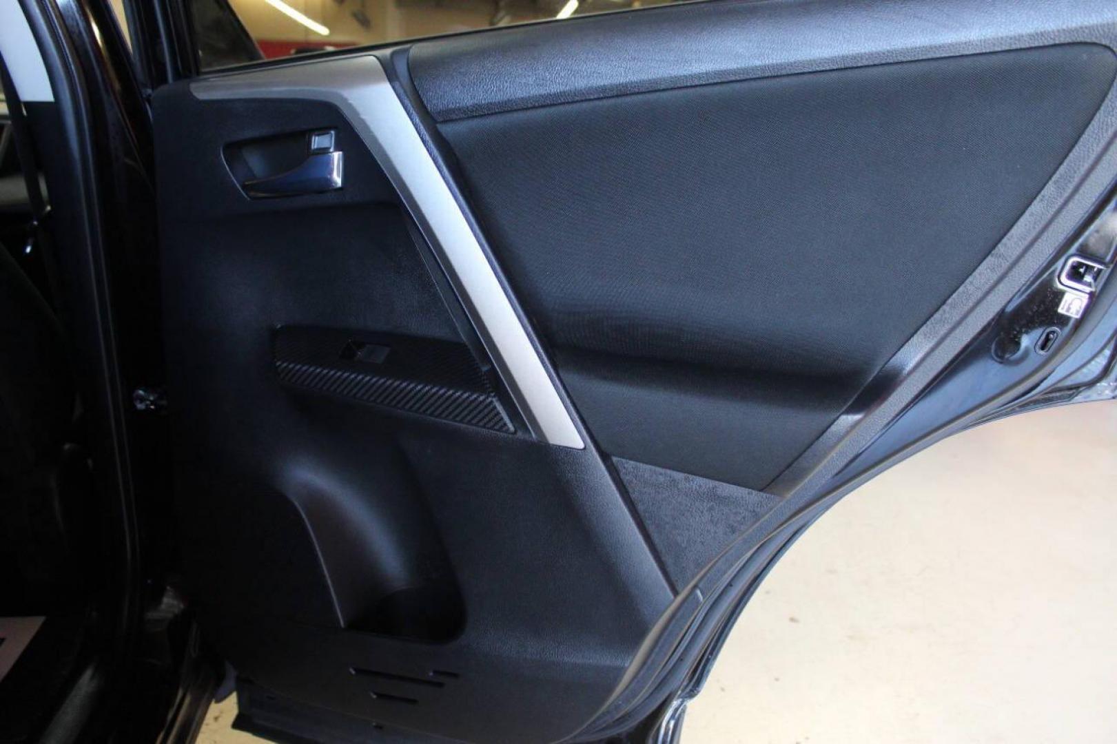 2014 Black Toyota RAV4 XLE AWD (2T3RFREV2EW) with an 2.5L L4 DOHC 16V engine, 6-Speed Automatic transmission, located at 4301 NW 39th , Oklahoma City, OK, 73112, (405) 949-5600, 35.512135, -97.598671 - NO DRIVERS LICENCE NO-FULL COVERAGE INSURANCE-NO CREDIT CHECK. COME ON OVER TO SUPERSPORTS AND TAKE A LOOK AND TEST DRIVE. PLEASE GIVE US A CALL AT (405) 949-5600. NO LICENSIA DE MANEJAR- NO SEGURO DE COBERTURA TOTAL- NO VERIFICACCION DE CREDITO. POR FAVOR VENGAN A SUPERSPORTS, ECHE UN - Photo#11