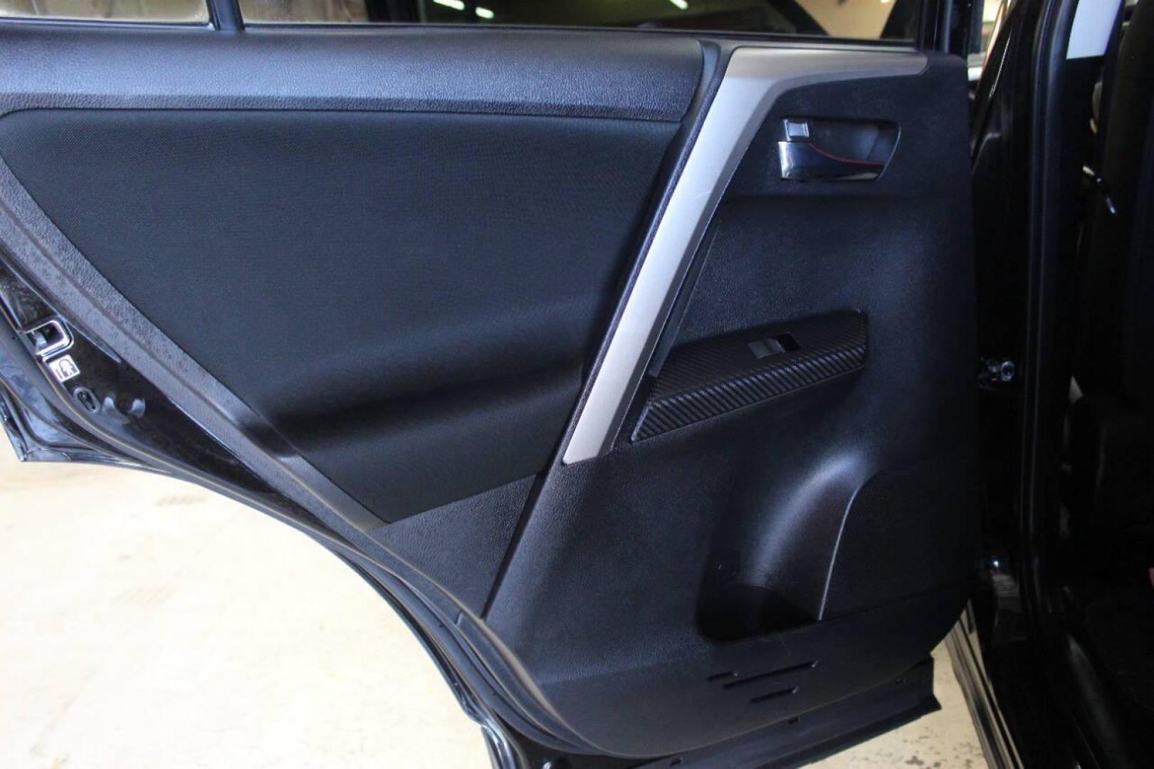 2014 Black Toyota RAV4 XLE AWD (2T3RFREV2EW) with an 2.5L L4 DOHC 16V engine, 6-Speed Automatic transmission, located at 4301 NW 39th , Oklahoma City, OK, 73112, (405) 949-5600, 35.512135, -97.598671 - NO DRIVERS LICENCE NO-FULL COVERAGE INSURANCE-NO CREDIT CHECK. COME ON OVER TO SUPERSPORTS AND TAKE A LOOK AND TEST DRIVE. PLEASE GIVE US A CALL AT (405) 949-5600. NO LICENSIA DE MANEJAR- NO SEGURO DE COBERTURA TOTAL- NO VERIFICACCION DE CREDITO. POR FAVOR VENGAN A SUPERSPORTS, ECHE UN - Photo#15