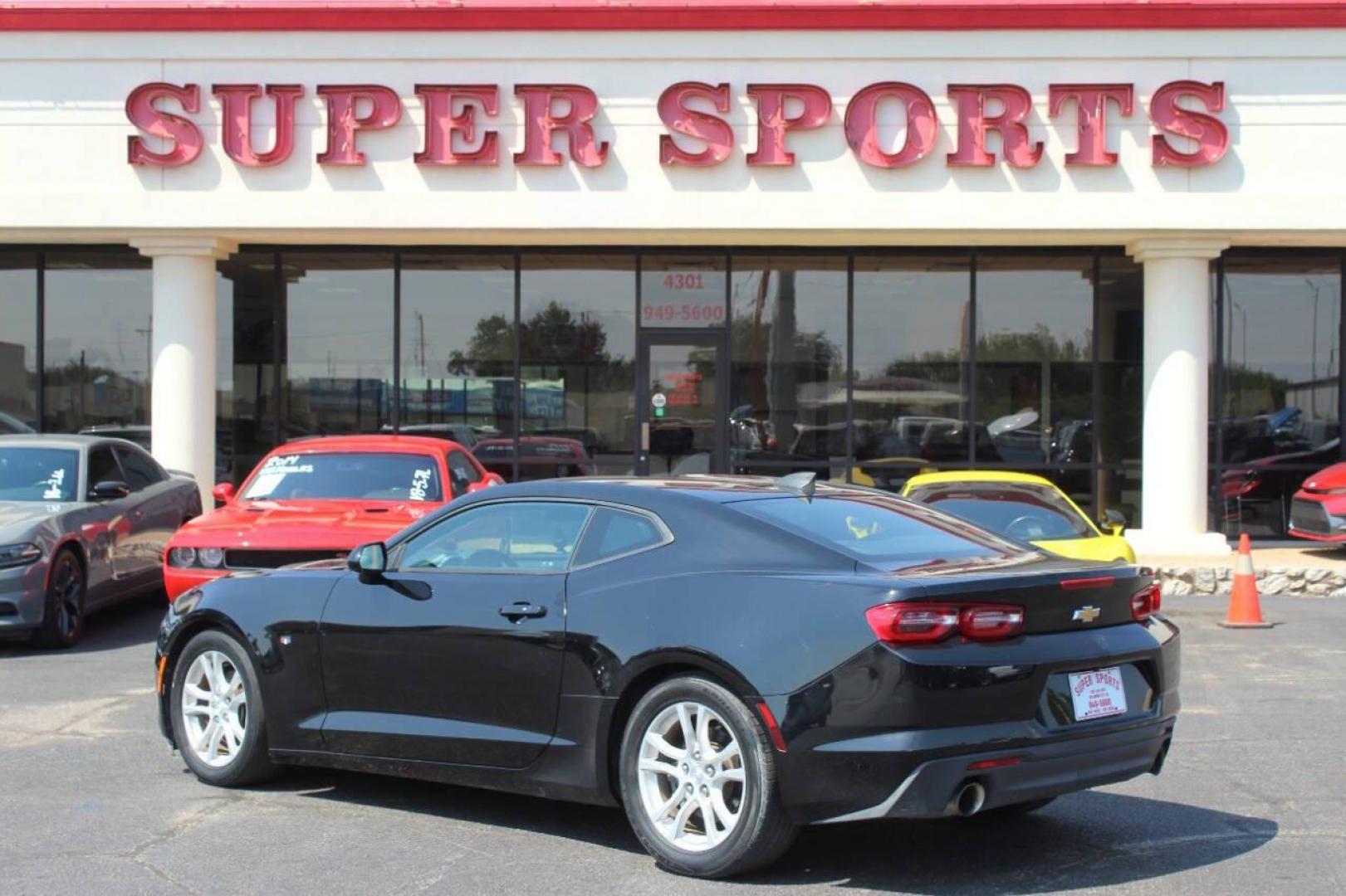 2019 Black Chevrolet Camaro 1LT Coupe (1G1FB1RX7K0) with an 2.0L L4 DOHC 16V TURBO engine, 6M transmission, located at 4301 NW 39th , Oklahoma City, OK, 73112, (405) 949-5600, 35.512135, -97.598671 - Photo#4