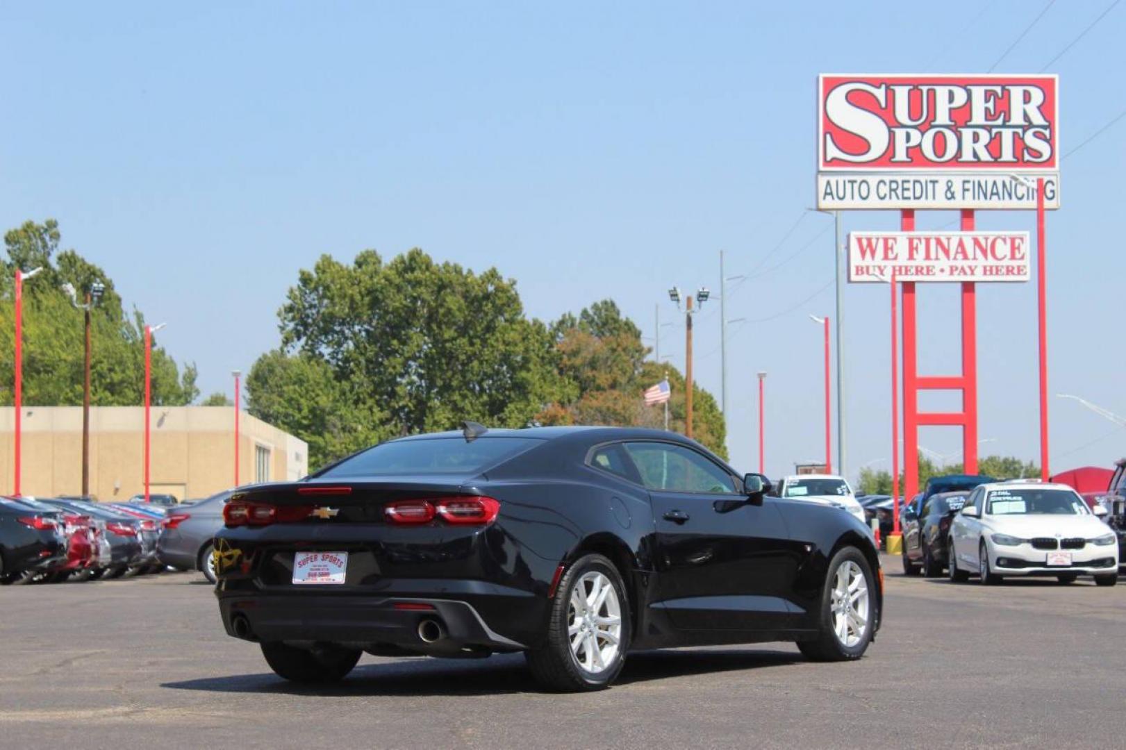 2019 Black Chevrolet Camaro 1LT Coupe (1G1FB1RX7K0) with an 2.0L L4 DOHC 16V TURBO engine, 6M transmission, located at 4301 NW 39th , Oklahoma City, OK, 73112, (405) 949-5600, 35.512135, -97.598671 - Photo#3