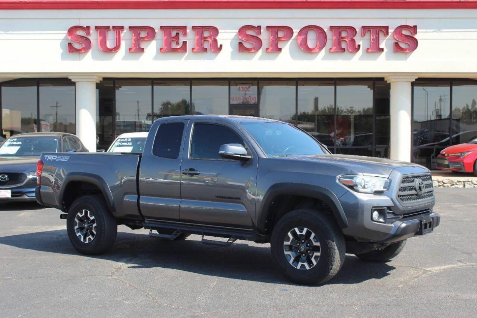 2016 Gray Toyota Tacoma SR5 Access Cab V6 6AT 4WD (5TFSZ5AN0GX) with an 3.5L V6 DOHC 24V engine, 5A transmission, located at 4301 NW 39th , Oklahoma City, OK, 73112, (405) 949-5600, 35.512135, -97.598671 - Photo#0