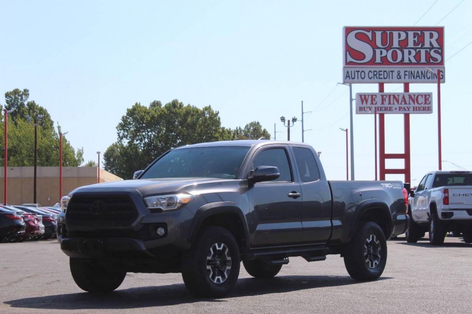 2016 Gray Toyota Tacoma SR5 Access Cab V6 6AT 4WD (5TFSZ5AN0GX) with an 3.5L V6 DOHC 24V engine, 5A transmission, located at 4301 NW 39th , Oklahoma City, OK, 73112, (405) 949-5600, 35.512135, -97.598671 - Photo#6