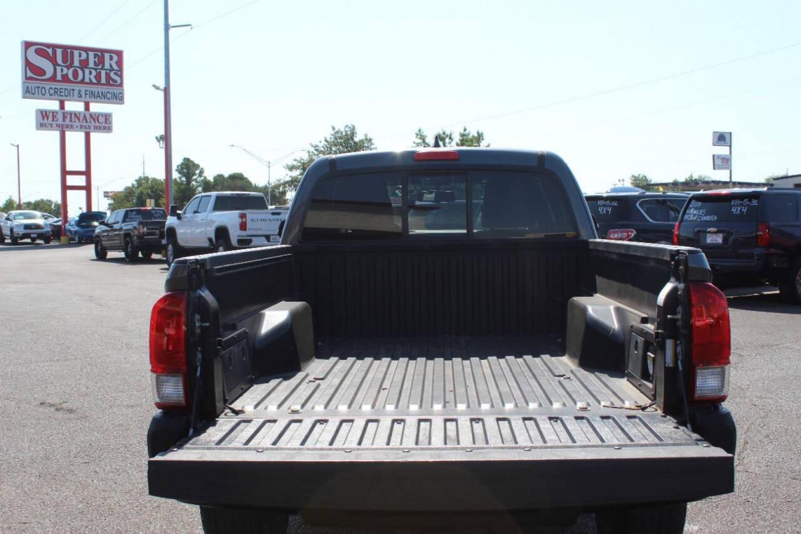 2016 Gray Toyota Tacoma SR5 Access Cab V6 6AT 4WD (5TFSZ5AN0GX) with an 3.5L V6 DOHC 24V engine, 5A transmission, located at 4301 NW 39th , Oklahoma City, OK, 73112, (405) 949-5600, 35.512135, -97.598671 - Photo#7