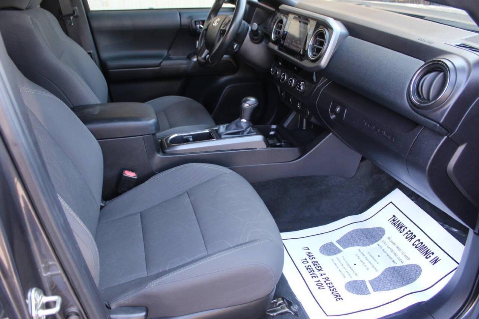 2016 Gray Toyota Tacoma SR5 Access Cab V6 6AT 4WD (5TFSZ5AN0GX) with an 3.5L V6 DOHC 24V engine, 5A transmission, located at 4301 NW 39th , Oklahoma City, OK, 73112, (405) 949-5600, 35.512135, -97.598671 - Photo#9