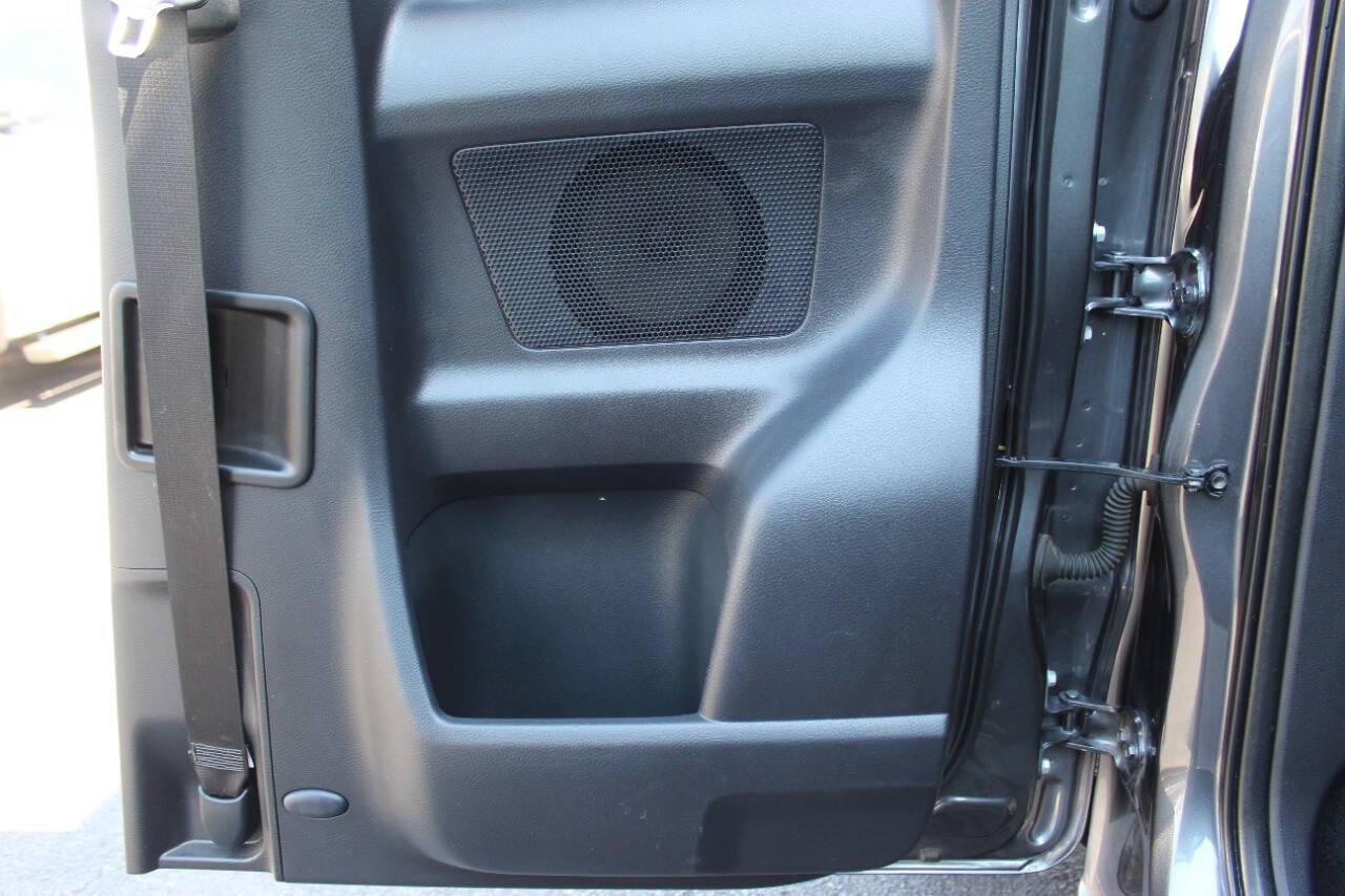 2016 Gray Toyota Tacoma SR5 Access Cab V6 6AT 4WD (5TFSZ5AN0GX) with an 3.5L V6 3.5L V6 engine, Automatic 6-Speed transmission, located at 4301 NW 39th , Oklahoma City, OK, 73112, (405) 949-5600, 35.512135, -97.598671 - Photo#12