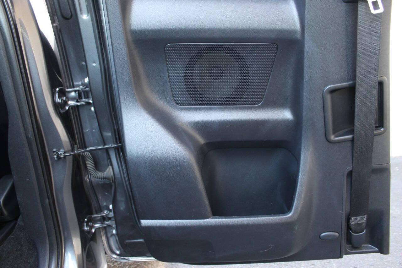 2016 Gray Toyota Tacoma SR5 Access Cab V6 6AT 4WD (5TFSZ5AN0GX) with an 3.5L V6 3.5L V6 engine, Automatic 6-Speed transmission, located at 4301 NW 39th , Oklahoma City, OK, 73112, (405) 949-5600, 35.512135, -97.598671 - Photo#14