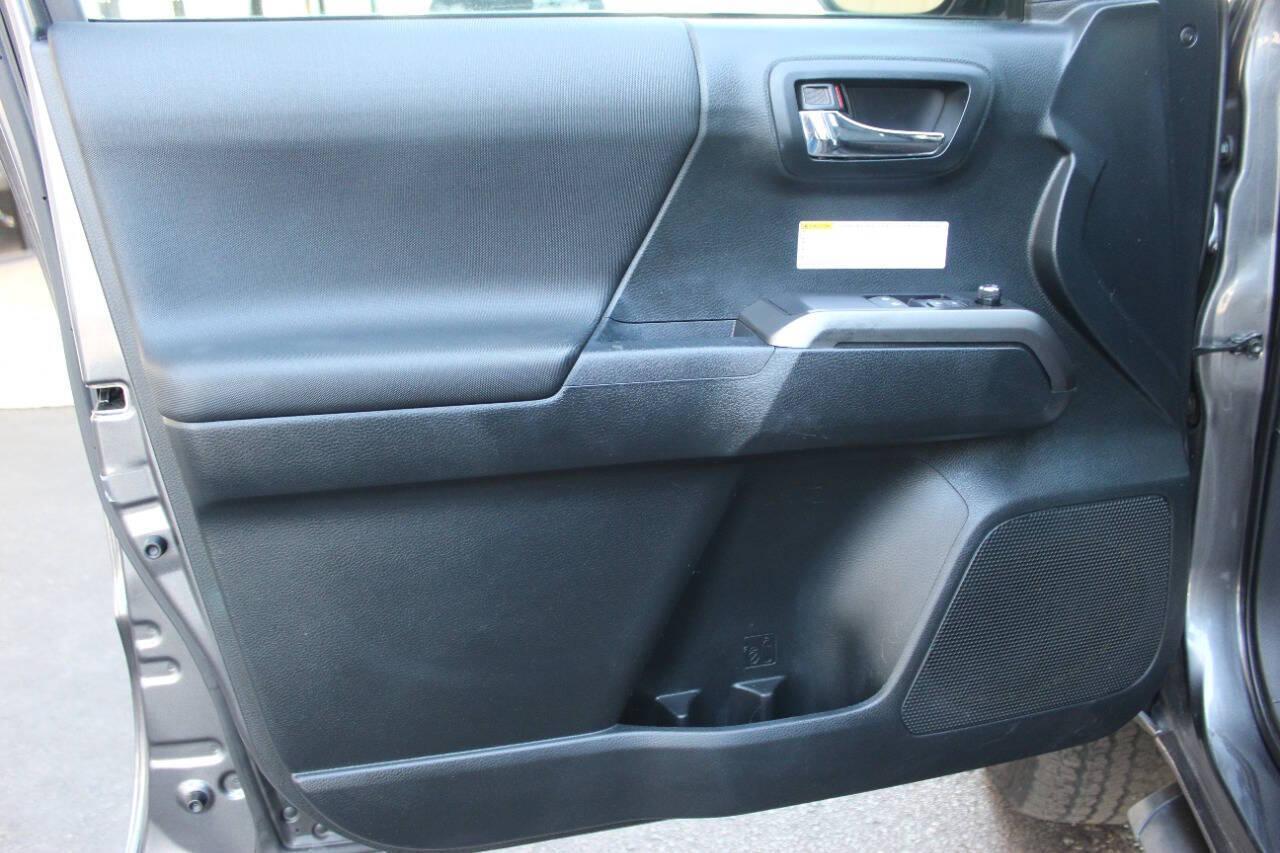 2016 Gray Toyota Tacoma SR5 Access Cab V6 6AT 4WD (5TFSZ5AN0GX) with an 3.5L V6 3.5L V6 engine, Automatic 6-Speed transmission, located at 4301 NW 39th , Oklahoma City, OK, 73112, (405) 949-5600, 35.512135, -97.598671 - Photo#16