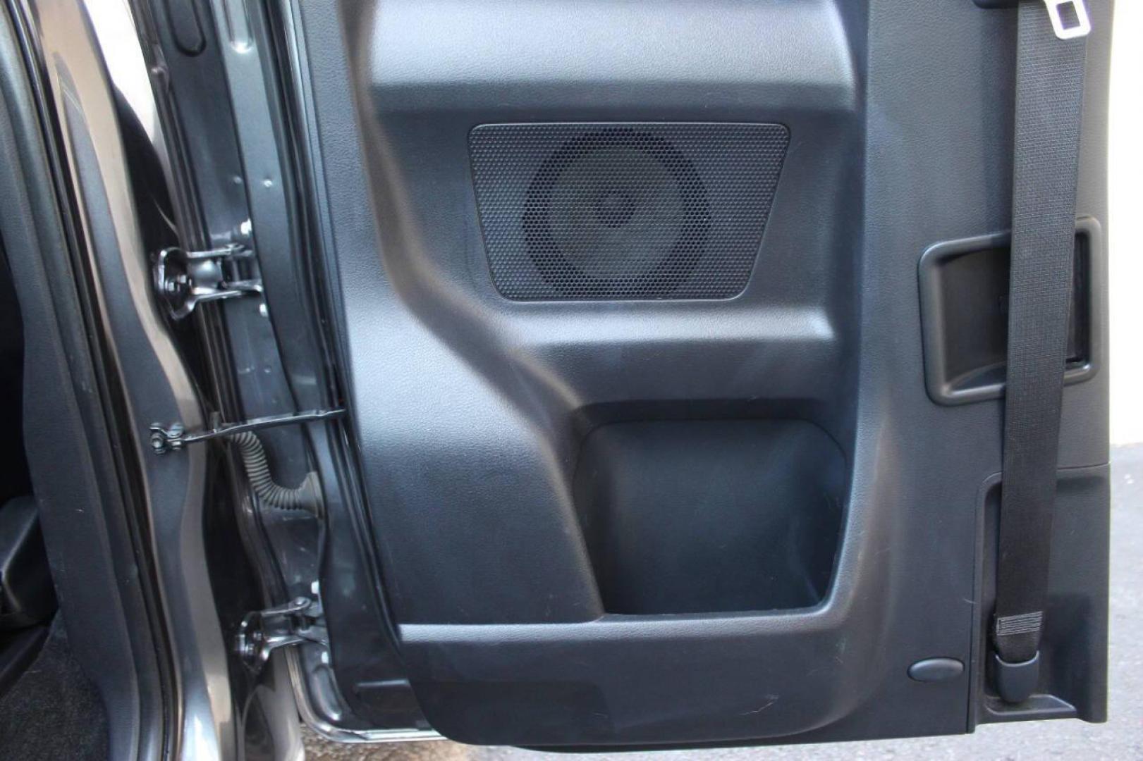2016 Gray Toyota Tacoma SR5 Access Cab V6 6AT 4WD (5TFSZ5AN0GX) with an 3.5L V6 DOHC 24V engine, 5A transmission, located at 4301 NW 39th , Oklahoma City, OK, 73112, (405) 949-5600, 35.512135, -97.598671 - Photo#14