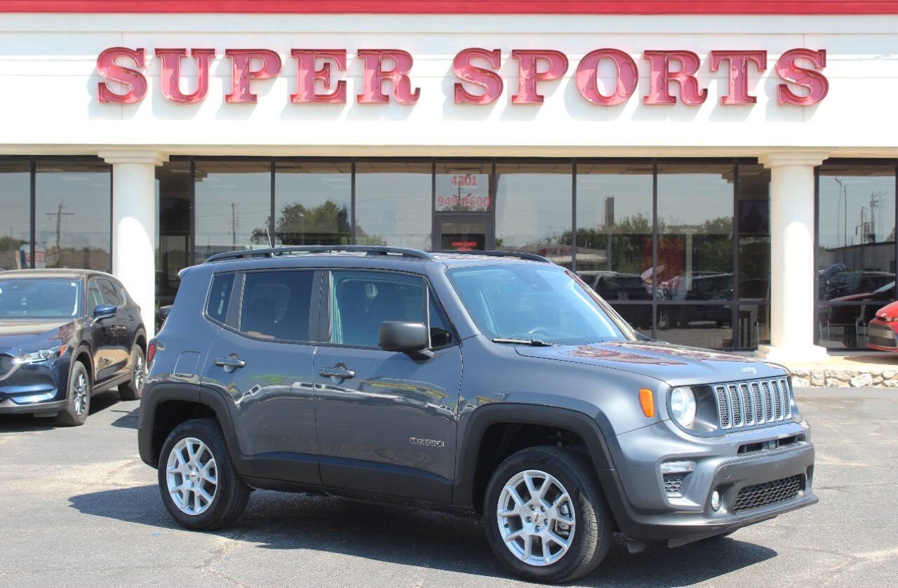 2022 Gray Jeep Renegade Latitude (ZACNJDB13NP) with an 1.3L I4 Turbocharger 1.3L I4 engine, Automatic 9-Speed transmission, located at 4301 NW 39th , Oklahoma City, OK, 73112, (405) 949-5600, 35.512135, -97.598671 - Hablamos espanol. SPEND SMART --- BUY FROM SUPER SPORTS. ALL PRICES, DOWN PAYMENTS, PAYMENTS, AND FINANCE TERMS ARE NEGOTIABLE AT THE TIME OF APPROVAL. WE WILL WORK WITH YOU TO FIT YOUR BUDGET. WE WILL EVEN LOWER AND ADJUST THE NUMBERS TO HELP MAKE THE VE HICLE MORE AFFORDABLE FOR YOU.- Photo#0