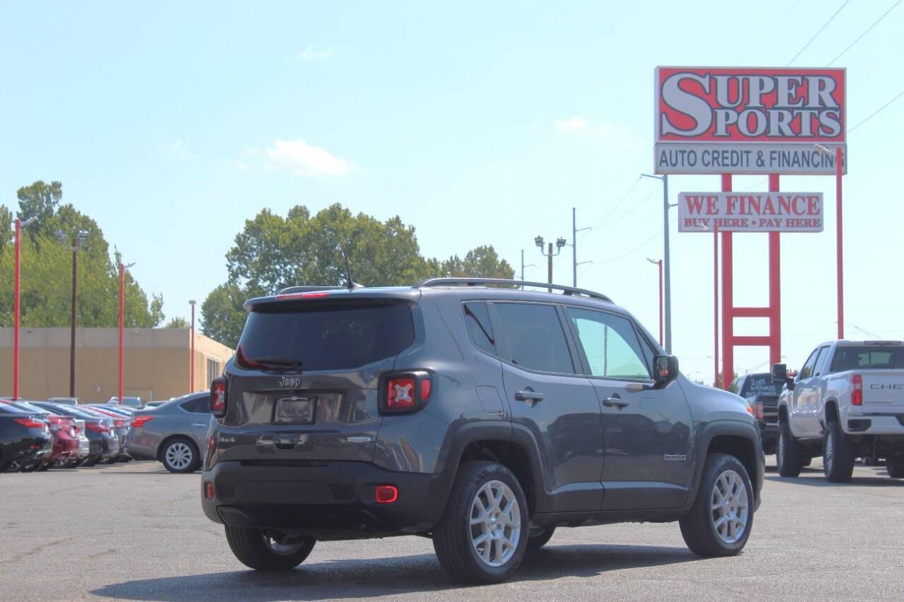 2022 Gray Jeep Renegade Latitude (ZACNJDB13NP) with an 1.3L I4 Turbocharger 1.3L I4 engine, Automatic 9-Speed transmission, located at 4301 NW 39th , Oklahoma City, OK, 73112, (405) 949-5600, 35.512135, -97.598671 - Hablamos espanol. SPEND SMART --- BUY FROM SUPER SPORTS. ALL PRICES, DOWN PAYMENTS, PAYMENTS, AND FINANCE TERMS ARE NEGOTIABLE AT THE TIME OF APPROVAL. WE WILL WORK WITH YOU TO FIT YOUR BUDGET. WE WILL EVEN LOWER AND ADJUST THE NUMBERS TO HELP MAKE THE VE HICLE MORE AFFORDABLE FOR YOU.- Photo#3