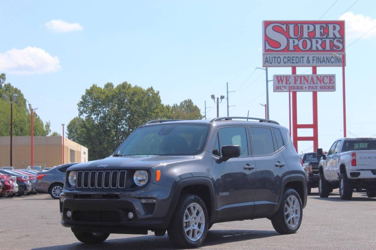 2022 Gray Jeep Renegade Latitude (ZACNJDB13NP) with an 1.3L I4 Turbocharger 1.3L I4 engine, Automatic 9-Speed transmission, located at 4301 NW 39th , Oklahoma City, OK, 73112, (405) 949-5600, 35.512135, -97.598671 - Hablamos espanol. SPEND SMART --- BUY FROM SUPER SPORTS. ALL PRICES, DOWN PAYMENTS, PAYMENTS, AND FINANCE TERMS ARE NEGOTIABLE AT THE TIME OF APPROVAL. WE WILL WORK WITH YOU TO FIT YOUR BUDGET. WE WILL EVEN LOWER AND ADJUST THE NUMBERS TO HELP MAKE THE VE HICLE MORE AFFORDABLE FOR YOU.- Photo#6