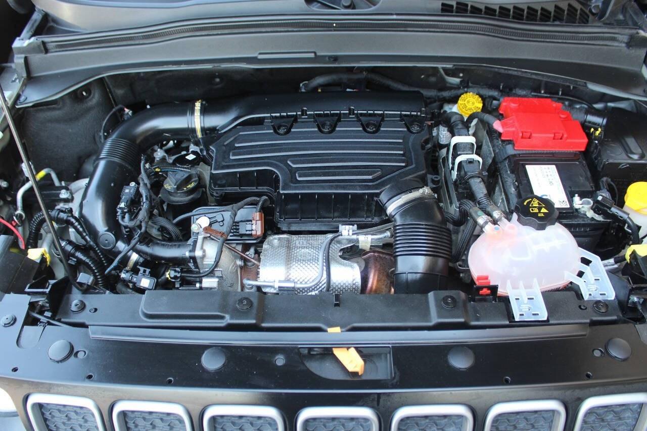 2022 Gray Jeep Renegade Latitude (ZACNJDB13NP) with an 1.3L I4 Turbocharger 1.3L I4 engine, Automatic 9-Speed transmission, located at 4301 NW 39th , Oklahoma City, OK, 73112, (405) 949-5600, 35.512135, -97.598671 - Hablamos espanol. SPEND SMART --- BUY FROM SUPER SPORTS. ALL PRICES, DOWN PAYMENTS, PAYMENTS, AND FINANCE TERMS ARE NEGOTIABLE AT THE TIME OF APPROVAL. WE WILL WORK WITH YOU TO FIT YOUR BUDGET. WE WILL EVEN LOWER AND ADJUST THE NUMBERS TO HELP MAKE THE VE HICLE MORE AFFORDABLE FOR YOU.- Photo#7