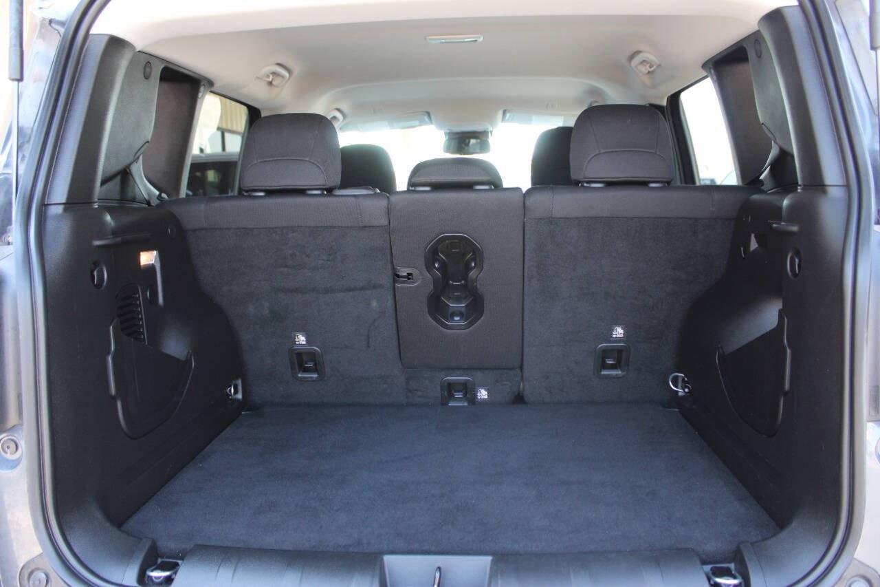 2022 Gray Jeep Renegade Latitude (ZACNJDB13NP) with an 1.3L I4 Turbocharger 1.3L I4 engine, Automatic 9-Speed transmission, located at 4301 NW 39th , Oklahoma City, OK, 73112, (405) 949-5600, 35.512135, -97.598671 - Hablamos espanol. SPEND SMART --- BUY FROM SUPER SPORTS. ALL PRICES, DOWN PAYMENTS, PAYMENTS, AND FINANCE TERMS ARE NEGOTIABLE AT THE TIME OF APPROVAL. WE WILL WORK WITH YOU TO FIT YOUR BUDGET. WE WILL EVEN LOWER AND ADJUST THE NUMBERS TO HELP MAKE THE VE HICLE MORE AFFORDABLE FOR YOU.- Photo#12