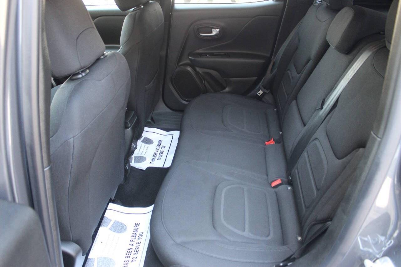 2022 Gray Jeep Renegade Latitude (ZACNJDB13NP) with an 1.3L I4 Turbocharger 1.3L I4 engine, Automatic 9-Speed transmission, located at 4301 NW 39th , Oklahoma City, OK, 73112, (405) 949-5600, 35.512135, -97.598671 - Hablamos espanol. SPEND SMART --- BUY FROM SUPER SPORTS. ALL PRICES, DOWN PAYMENTS, PAYMENTS, AND FINANCE TERMS ARE NEGOTIABLE AT THE TIME OF APPROVAL. WE WILL WORK WITH YOU TO FIT YOUR BUDGET. WE WILL EVEN LOWER AND ADJUST THE NUMBERS TO HELP MAKE THE VE HICLE MORE AFFORDABLE FOR YOU.- Photo#14