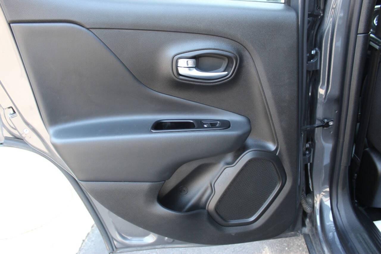 2022 Gray Jeep Renegade Latitude (ZACNJDB13NP) with an 1.3L I4 Turbocharger 1.3L I4 engine, Automatic 9-Speed transmission, located at 4301 NW 39th , Oklahoma City, OK, 73112, (405) 949-5600, 35.512135, -97.598671 - Hablamos espanol. SPEND SMART --- BUY FROM SUPER SPORTS. ALL PRICES, DOWN PAYMENTS, PAYMENTS, AND FINANCE TERMS ARE NEGOTIABLE AT THE TIME OF APPROVAL. WE WILL WORK WITH YOU TO FIT YOUR BUDGET. WE WILL EVEN LOWER AND ADJUST THE NUMBERS TO HELP MAKE THE VE HICLE MORE AFFORDABLE FOR YOU.- Photo#15