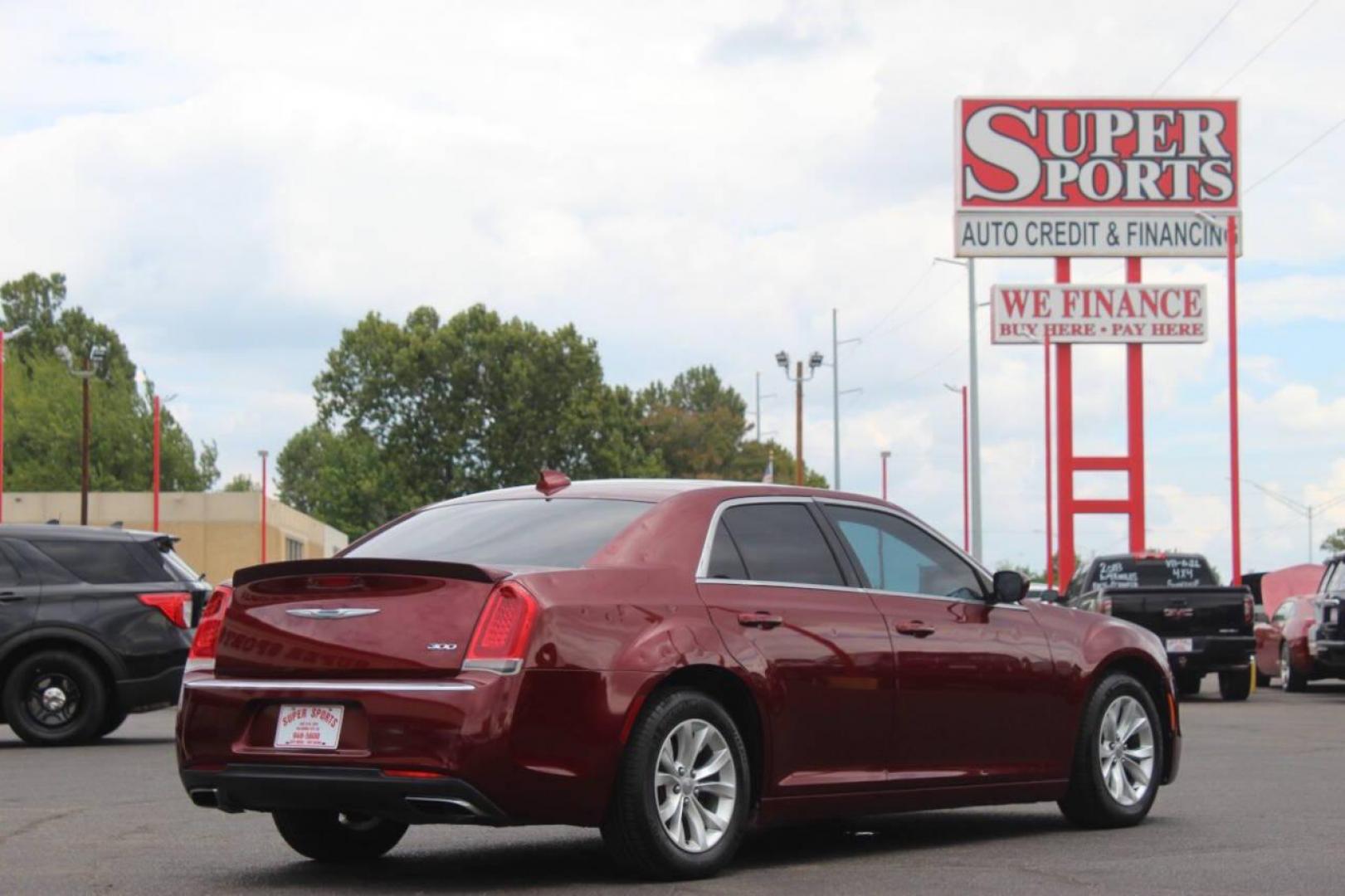 2016 Burgundy Chrysler 300 Limited RWD (2C3CCAAG4GH) with an 3.6L V6 SOHC 24V engine, 8A transmission, located at 4301 NW 39th , Oklahoma City, OK, 73112, (405) 949-5600, 35.512135, -97.598671 - Photo#3