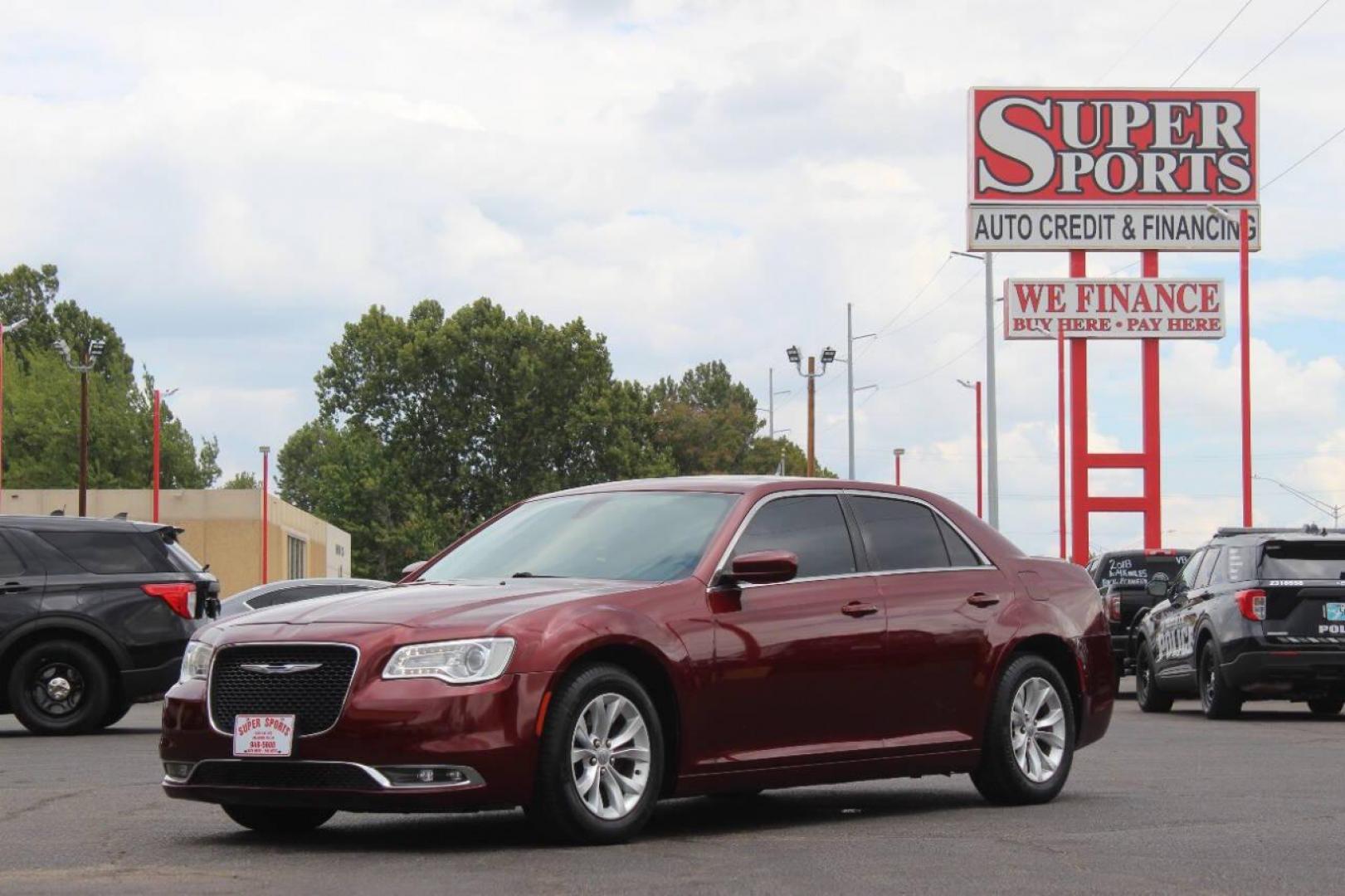 2016 Burgundy Chrysler 300 Limited RWD (2C3CCAAG4GH) with an 3.6L V6 SOHC 24V engine, 8A transmission, located at 4301 NW 39th , Oklahoma City, OK, 73112, (405) 949-5600, 35.512135, -97.598671 - Photo#6
