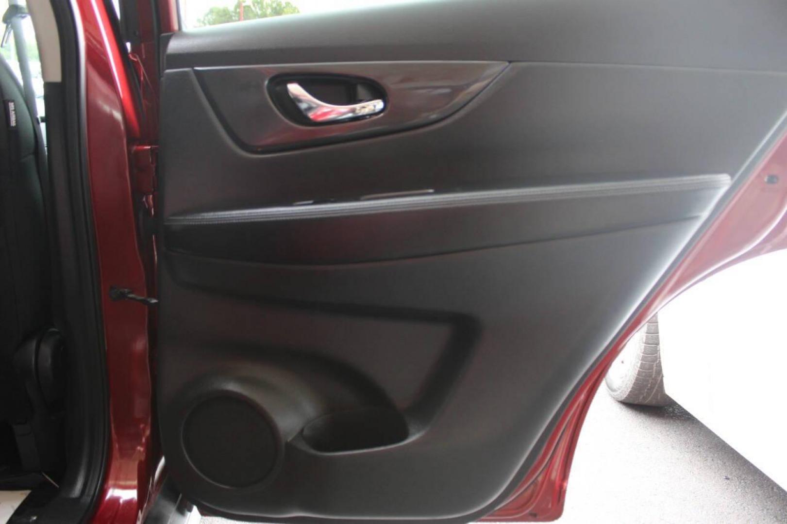 2016 Burgundy Chrysler 300 Limited RWD (2C3CCAAG4GH) with an 3.6L V6 SOHC 24V engine, 8A transmission, located at 4301 NW 39th , Oklahoma City, OK, 73112, (405) 949-5600, 35.512135, -97.598671 - Photo#11