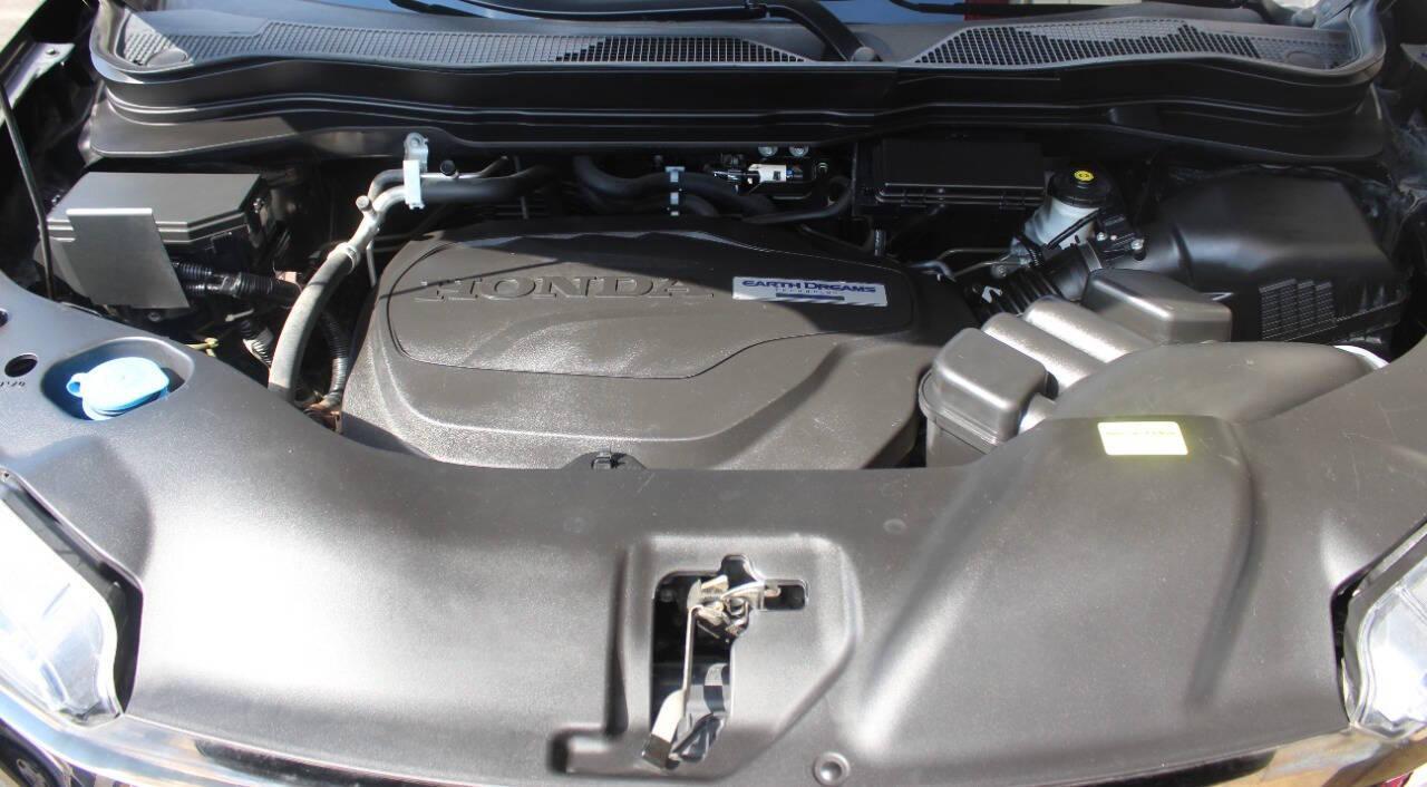 2019 Black Honda Ridgeline Black Edition AWD (5FPYK3F81KB) with an 3.5L V6 SOHC 24V engine, 6A transmission, located at 4301 NW 39th , Oklahoma City, OK, 73112, (405) 949-5600, 35.512135, -97.598671 - NO DRIVERS LICENCE -NO FULL COVERAGE INSURANCE - NO CREDIT CHECK. COME ON OVER TO SUPERSPORTS, TAKE A LOOK AND TEST DRIVE. PLEASE GIVE US A CALL AT (405) 949-5600. NO LICENCIA DE CONDUCIR - NO SEGURO DE COBERTURA TOTAL - NO VERIFICACION DE CREDITO. VISITENOS EN SUPERSPORTS, MIRE NUESTRO - Photo#7