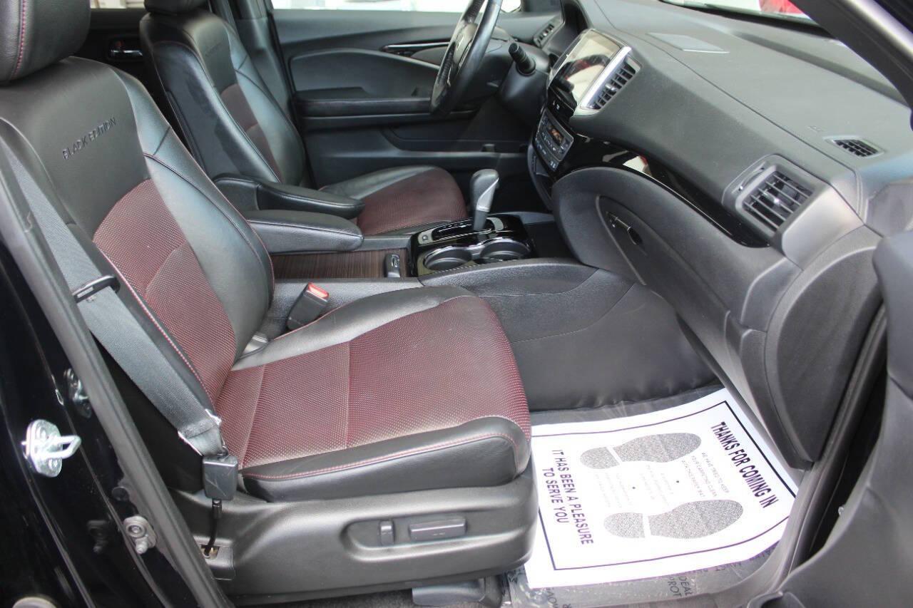 2019 Black Honda Ridgeline Black Edition AWD (5FPYK3F81KB) with an 3.5L V6 SOHC 24V engine, 6A transmission, located at 4301 NW 39th , Oklahoma City, OK, 73112, (405) 949-5600, 35.512135, -97.598671 - NO DRIVERS LICENCE -NO FULL COVERAGE INSURANCE - NO CREDIT CHECK. COME ON OVER TO SUPERSPORTS, TAKE A LOOK AND TEST DRIVE. PLEASE GIVE US A CALL AT (405) 949-5600. NO LICENCIA DE CONDUCIR - NO SEGURO DE COBERTURA TOTAL - NO VERIFICACION DE CREDITO. VISITENOS EN SUPERSPORTS, MIRE NUESTRO - Photo#8