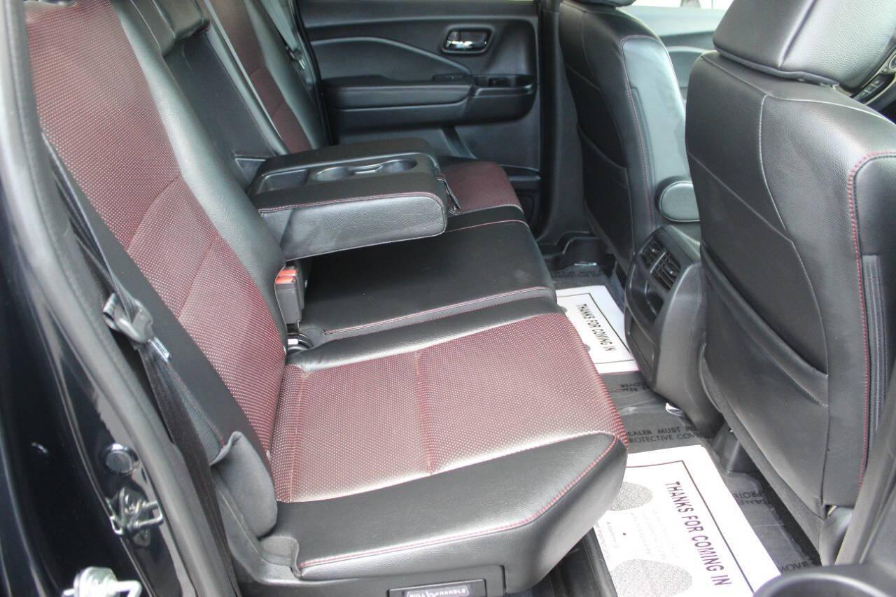 2019 Black Honda Ridgeline Black Edition AWD (5FPYK3F81KB) with an 3.5L V6 SOHC 24V engine, 6A transmission, located at 4301 NW 39th , Oklahoma City, OK, 73112, (405) 949-5600, 35.512135, -97.598671 - NO DRIVERS LICENCE -NO FULL COVERAGE INSURANCE - NO CREDIT CHECK. COME ON OVER TO SUPERSPORTS, TAKE A LOOK AND TEST DRIVE. PLEASE GIVE US A CALL AT (405) 949-5600. NO LICENCIA DE CONDUCIR - NO SEGURO DE COBERTURA TOTAL - NO VERIFICACION DE CREDITO. VISITENOS EN SUPERSPORTS, MIRE NUESTRO - Photo#10