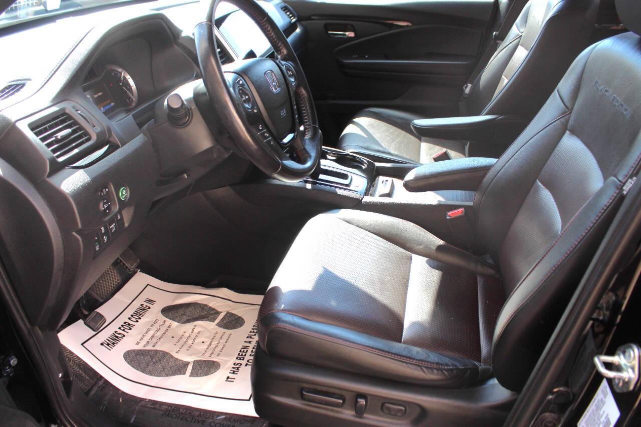 2019 Black Honda Ridgeline Black Edition AWD (5FPYK3F81KB) with an 3.5L V6 SOHC 24V engine, 6A transmission, located at 4301 NW 39th , Oklahoma City, OK, 73112, (405) 949-5600, 35.512135, -97.598671 - NO DRIVERS LICENCE -NO FULL COVERAGE INSURANCE - NO CREDIT CHECK. COME ON OVER TO SUPERSPORTS, TAKE A LOOK AND TEST DRIVE. PLEASE GIVE US A CALL AT (405) 949-5600. NO LICENCIA DE CONDUCIR - NO SEGURO DE COBERTURA TOTAL - NO VERIFICACION DE CREDITO. VISITENOS EN SUPERSPORTS, MIRE NUESTRO - Photo#15