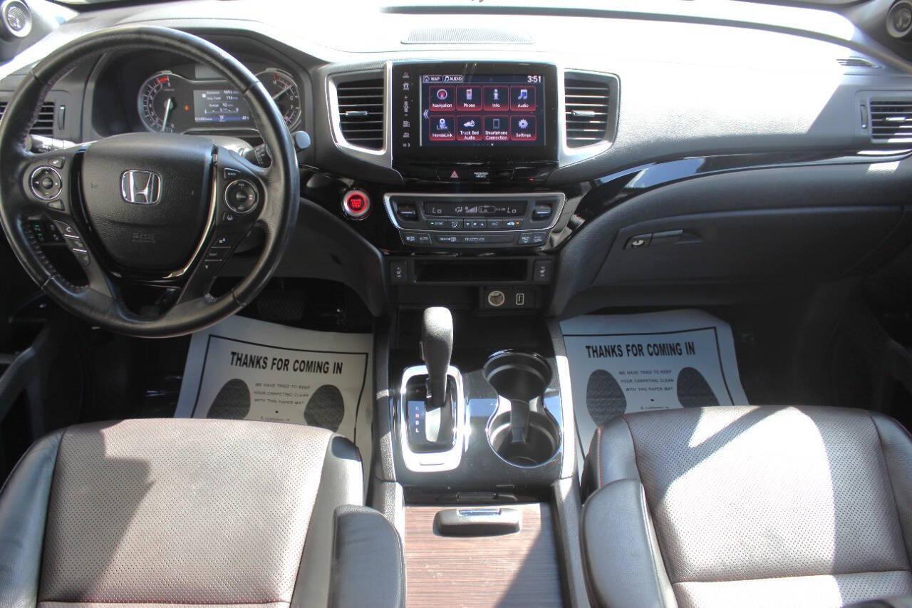 2019 Black Honda Ridgeline Black Edition AWD (5FPYK3F81KB) with an 3.5L V6 SOHC 24V engine, 6A transmission, located at 4301 NW 39th , Oklahoma City, OK, 73112, (405) 949-5600, 35.512135, -97.598671 - NO DRIVERS LICENCE -NO FULL COVERAGE INSURANCE - NO CREDIT CHECK. COME ON OVER TO SUPERSPORTS, TAKE A LOOK AND TEST DRIVE. PLEASE GIVE US A CALL AT (405) 949-5600. NO LICENCIA DE CONDUCIR - NO SEGURO DE COBERTURA TOTAL - NO VERIFICACION DE CREDITO. VISITENOS EN SUPERSPORTS, MIRE NUESTRO - Photo#17