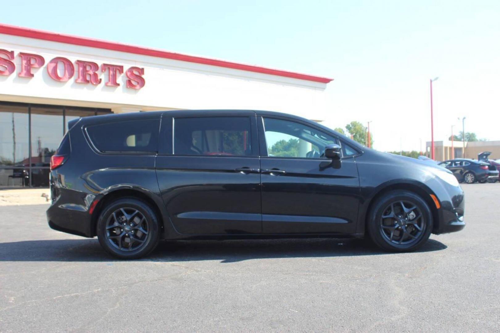 2019 Black Chrysler Pacifica Touring Plus (2C4RC1FG9KR) with an 3.6L V6 3.6L V6 engine, Automatic 9-Speed transmission, located at 4301 NW 39th , Oklahoma City, OK, 73112, (405) 949-5600, 35.512135, -97.598671 - NO DRIVERS LICENCE NO-FULL COVERAGE INSURANCE-NO CREDIT CHECK. COME ON OVER TO SUPERSPORTS AND TAKE A LOOK AND TEST DRIVE. PLEASE GIVE US A CALL AT (405) 949-5600. NO LICENSIA DE MANEJAR- NO SEGURO DE COBERTURA TOTAL- NO VERIFICACCION DE CREDITO. POR FAVOR VENGAN A SUPERSPORTS, ECHE UN - Photo#2
