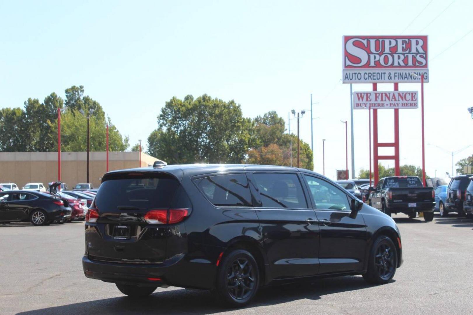 2019 Black Chrysler Pacifica Touring Plus (2C4RC1FG9KR) with an 3.6L V6 3.6L V6 engine, Automatic 9-Speed transmission, located at 4301 NW 39th , Oklahoma City, OK, 73112, (405) 949-5600, 35.512135, -97.598671 - NO DRIVERS LICENCE NO-FULL COVERAGE INSURANCE-NO CREDIT CHECK. COME ON OVER TO SUPERSPORTS AND TAKE A LOOK AND TEST DRIVE. PLEASE GIVE US A CALL AT (405) 949-5600. NO LICENSIA DE MANEJAR- NO SEGURO DE COBERTURA TOTAL- NO VERIFICACCION DE CREDITO. POR FAVOR VENGAN A SUPERSPORTS, ECHE UN - Photo#3