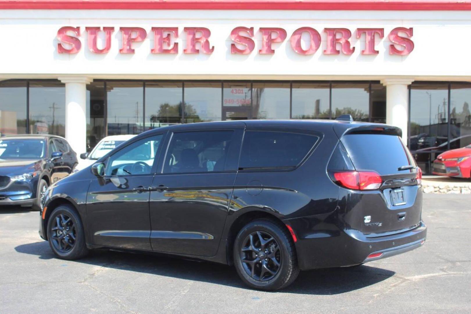 2019 Black Chrysler Pacifica Touring Plus (2C4RC1FG9KR) with an 3.6L V6 3.6L V6 engine, Automatic 9-Speed transmission, located at 4301 NW 39th , Oklahoma City, OK, 73112, (405) 949-5600, 35.512135, -97.598671 - NO DRIVERS LICENCE NO-FULL COVERAGE INSURANCE-NO CREDIT CHECK. COME ON OVER TO SUPERSPORTS AND TAKE A LOOK AND TEST DRIVE. PLEASE GIVE US A CALL AT (405) 949-5600. NO LICENSIA DE MANEJAR- NO SEGURO DE COBERTURA TOTAL- NO VERIFICACCION DE CREDITO. POR FAVOR VENGAN A SUPERSPORTS, ECHE UN - Photo#4