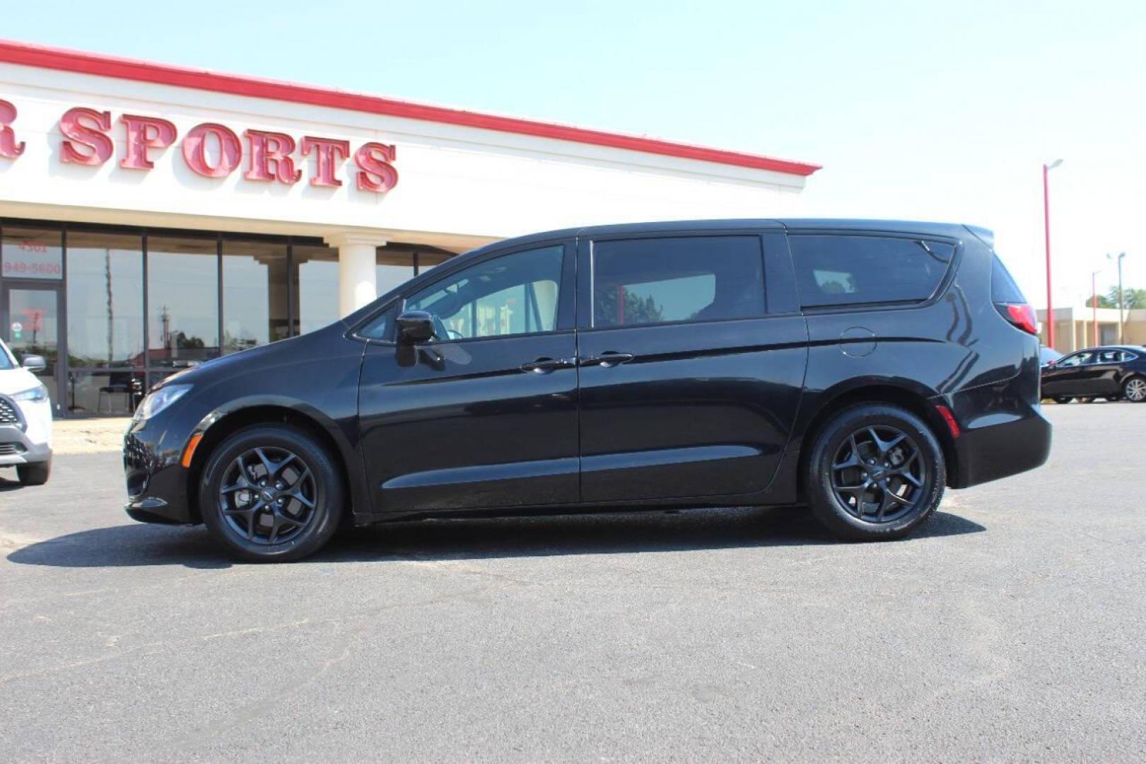 2019 Black Chrysler Pacifica Touring Plus (2C4RC1FG9KR) with an 3.6L V6 3.6L V6 engine, Automatic 9-Speed transmission, located at 4301 NW 39th , Oklahoma City, OK, 73112, (405) 949-5600, 35.512135, -97.598671 - NO DRIVERS LICENCE NO-FULL COVERAGE INSURANCE-NO CREDIT CHECK. COME ON OVER TO SUPERSPORTS AND TAKE A LOOK AND TEST DRIVE. PLEASE GIVE US A CALL AT (405) 949-5600. NO LICENSIA DE MANEJAR- NO SEGURO DE COBERTURA TOTAL- NO VERIFICACCION DE CREDITO. POR FAVOR VENGAN A SUPERSPORTS, ECHE UN - Photo#5