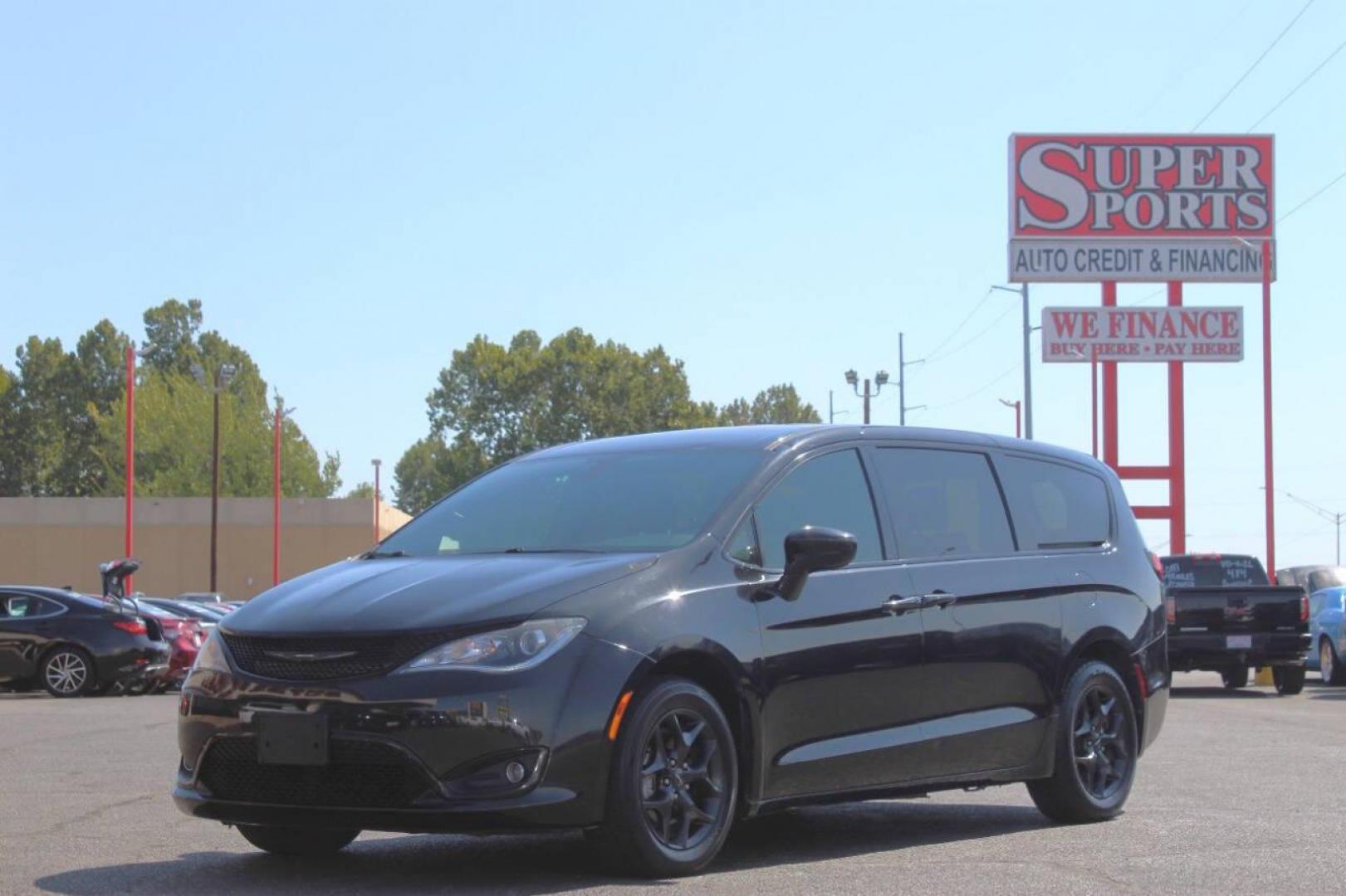 2019 Black Chrysler Pacifica Touring Plus (2C4RC1FG9KR) with an 3.6L V6 3.6L V6 engine, Automatic 9-Speed transmission, located at 4301 NW 39th , Oklahoma City, OK, 73112, (405) 949-5600, 35.512135, -97.598671 - NO DRIVERS LICENCE NO-FULL COVERAGE INSURANCE-NO CREDIT CHECK. COME ON OVER TO SUPERSPORTS AND TAKE A LOOK AND TEST DRIVE. PLEASE GIVE US A CALL AT (405) 949-5600. NO LICENSIA DE MANEJAR- NO SEGURO DE COBERTURA TOTAL- NO VERIFICACCION DE CREDITO. POR FAVOR VENGAN A SUPERSPORTS, ECHE UN - Photo#6
