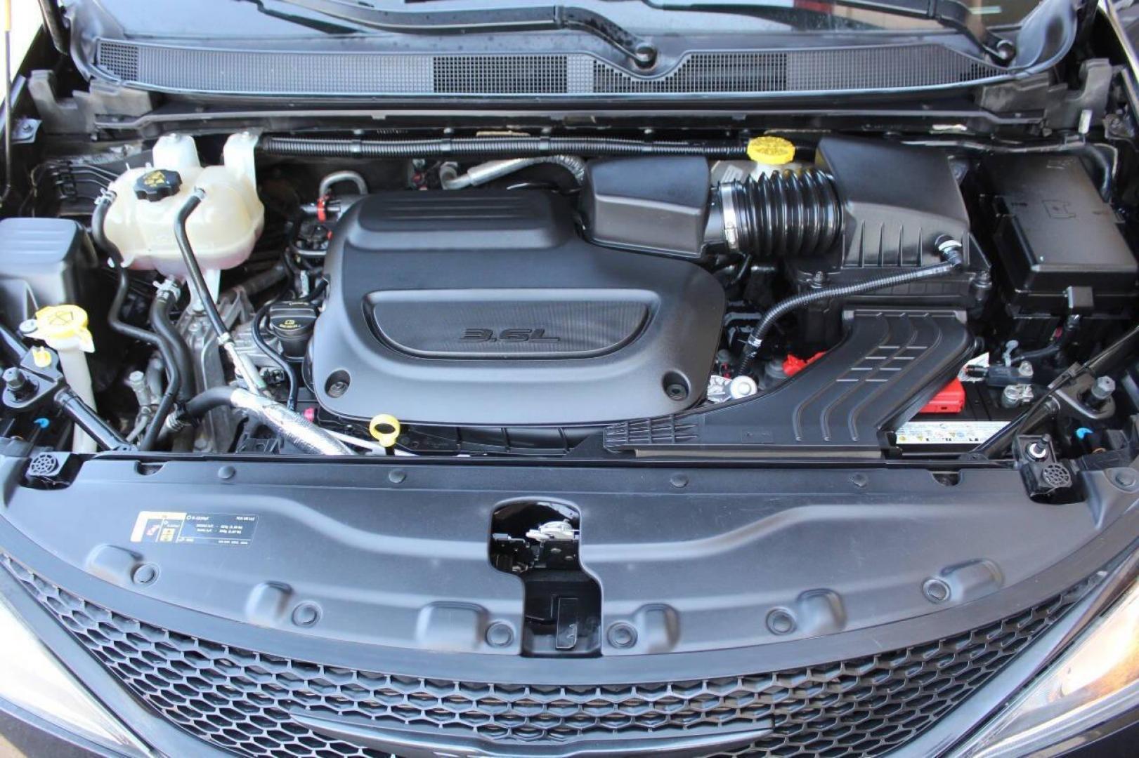 2019 Black Chrysler Pacifica Touring Plus (2C4RC1FG9KR) with an 3.6L V6 3.6L V6 engine, Automatic 9-Speed transmission, located at 4301 NW 39th , Oklahoma City, OK, 73112, (405) 949-5600, 35.512135, -97.598671 - NO DRIVERS LICENCE NO-FULL COVERAGE INSURANCE-NO CREDIT CHECK. COME ON OVER TO SUPERSPORTS AND TAKE A LOOK AND TEST DRIVE. PLEASE GIVE US A CALL AT (405) 949-5600. NO LICENSIA DE MANEJAR- NO SEGURO DE COBERTURA TOTAL- NO VERIFICACCION DE CREDITO. POR FAVOR VENGAN A SUPERSPORTS, ECHE UN - Photo#7