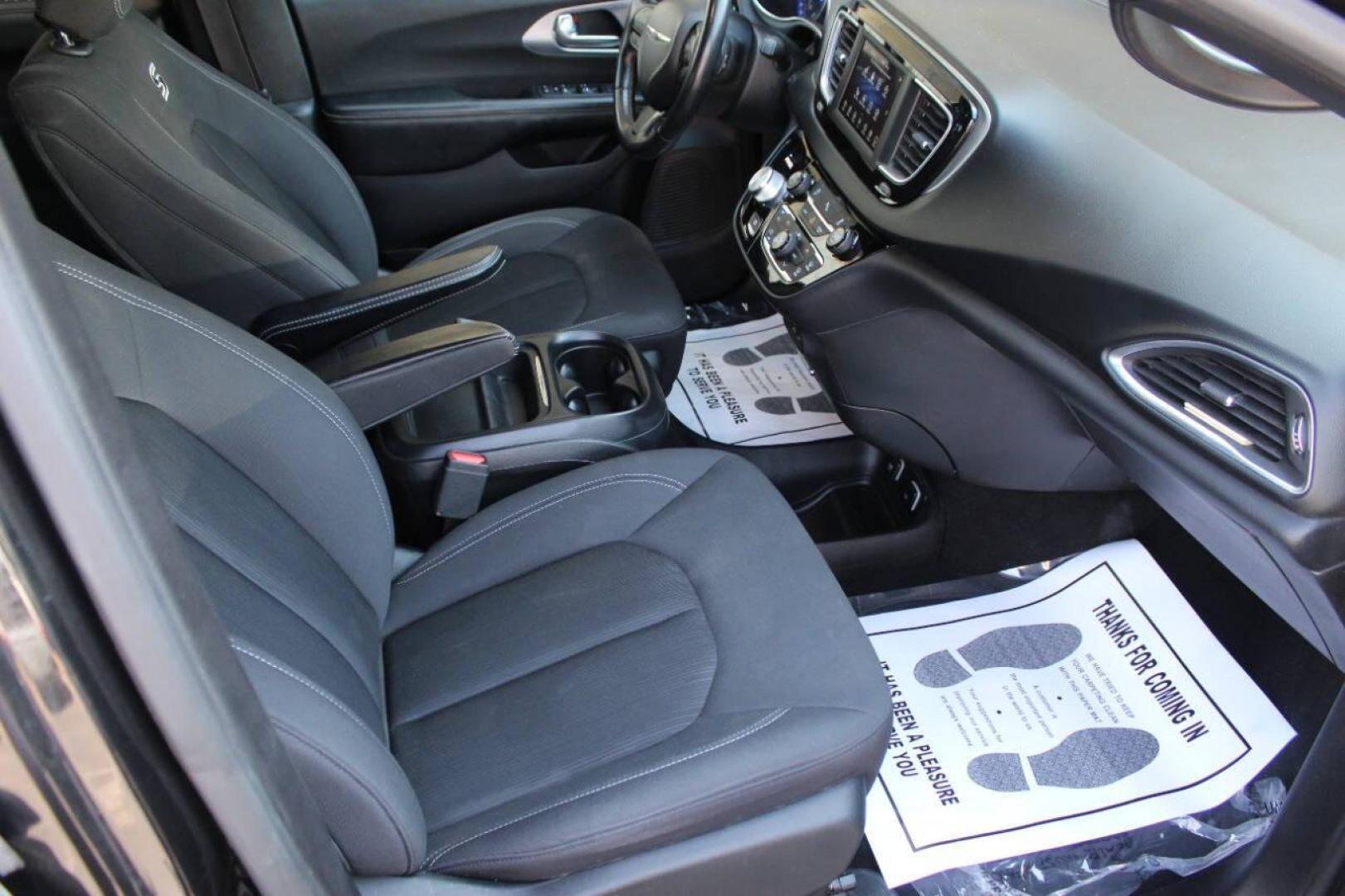 2019 Black Chrysler Pacifica Touring Plus (2C4RC1FG9KR) with an 3.6L V6 3.6L V6 engine, Automatic 9-Speed transmission, located at 4301 NW 39th , Oklahoma City, OK, 73112, (405) 949-5600, 35.512135, -97.598671 - NO DRIVERS LICENCE NO-FULL COVERAGE INSURANCE-NO CREDIT CHECK. COME ON OVER TO SUPERSPORTS AND TAKE A LOOK AND TEST DRIVE. PLEASE GIVE US A CALL AT (405) 949-5600. NO LICENSIA DE MANEJAR- NO SEGURO DE COBERTURA TOTAL- NO VERIFICACCION DE CREDITO. POR FAVOR VENGAN A SUPERSPORTS, ECHE UN - Photo#8